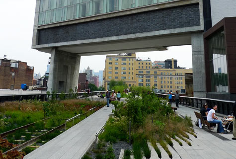 A Stroll Through the High Line: An Amazing Park Opens in New York City