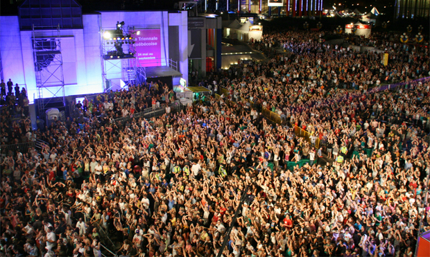 concert crowd