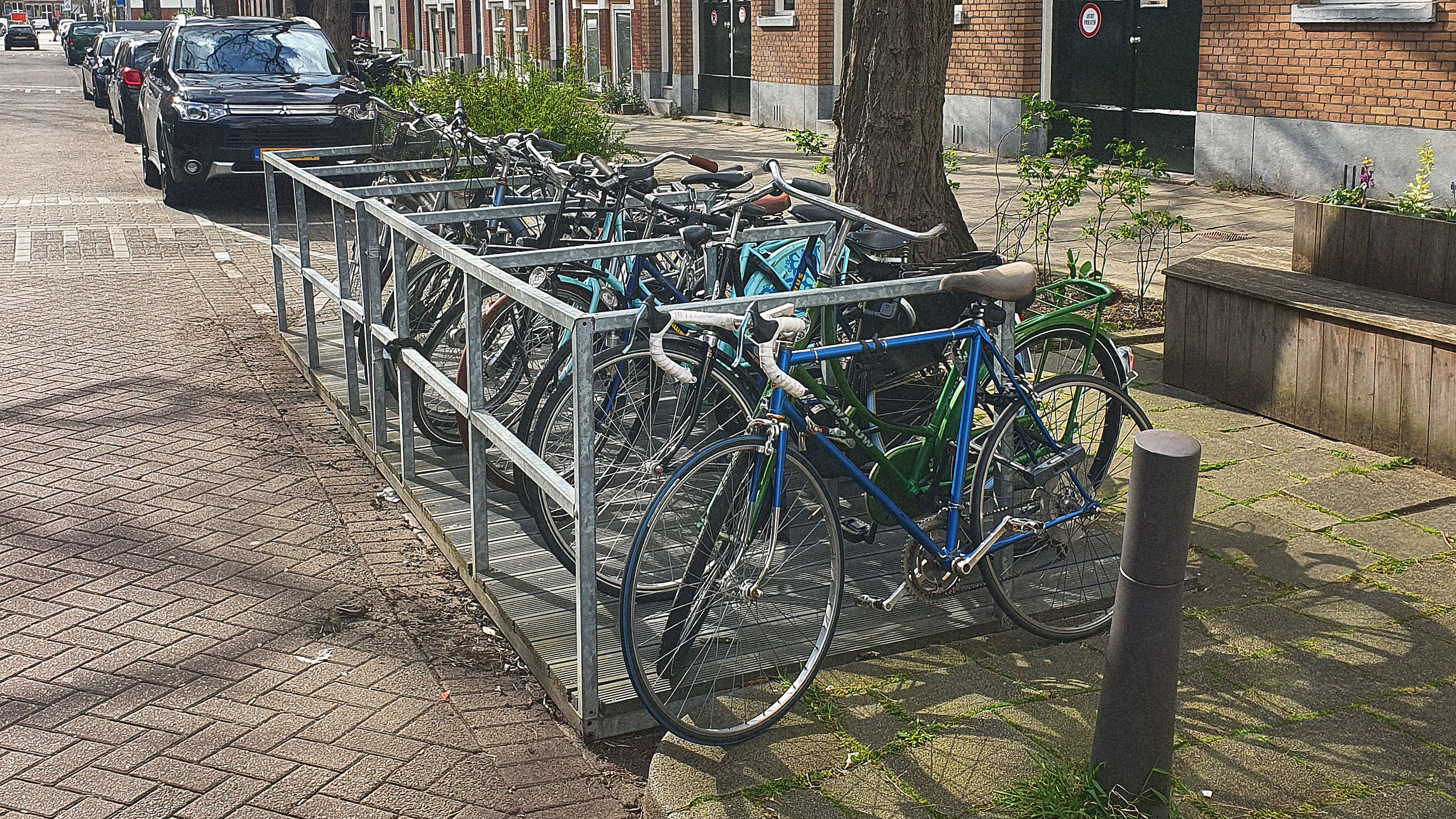 https://images.fastcompany.com/image/upload/f_auto%2Cq_auto%2Cc_fit/wp-cms/uploads/2022/08/p-2-90780018-this-dutch-design-swaps-one-parking-space-for-10-bikes.jpg