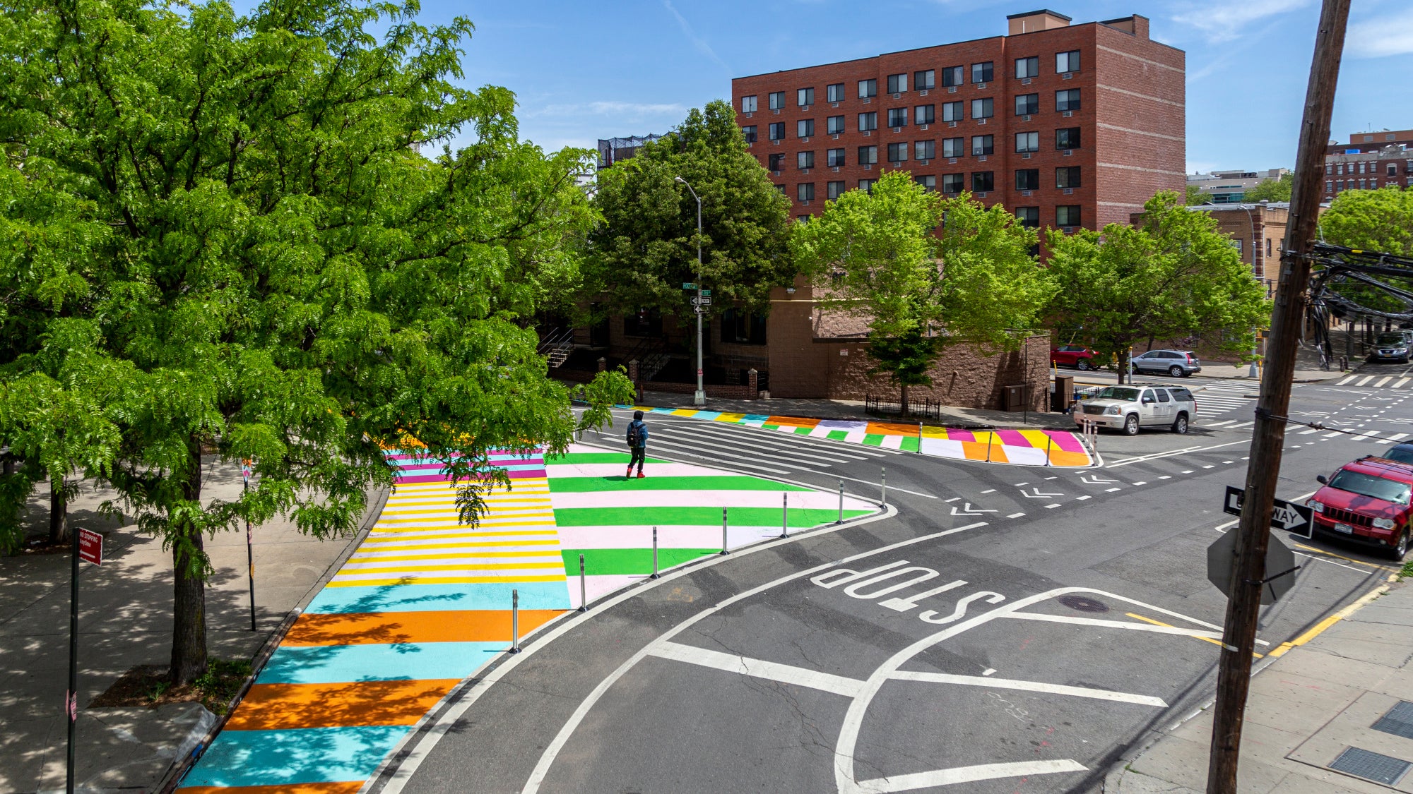 Illustration of daylighted corners and a high-visibility pedestrian crossing