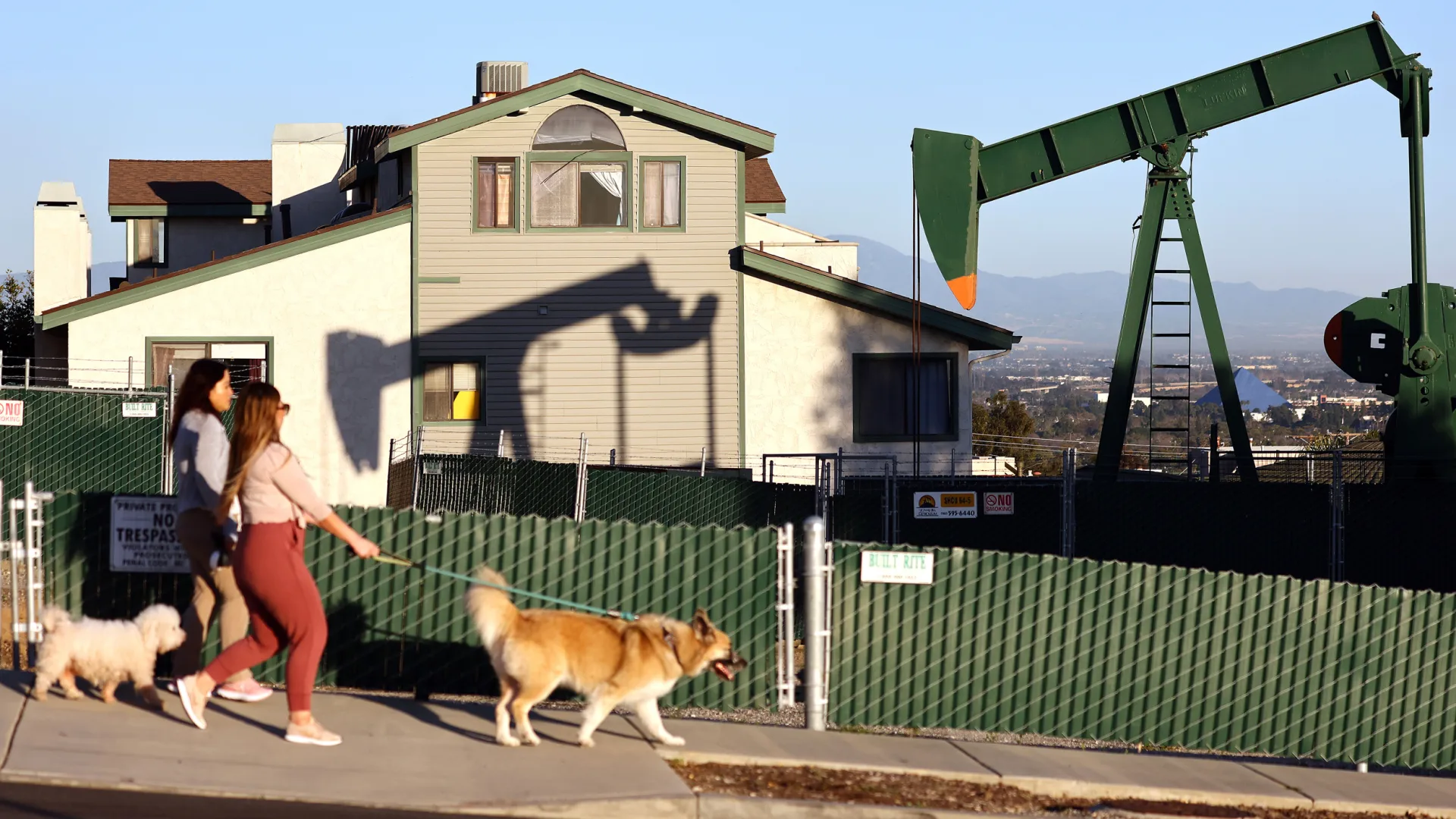 L.A. County has been home to toxic oil wells for 100 years—and Big Oil  wants to keep them open - Fast Company