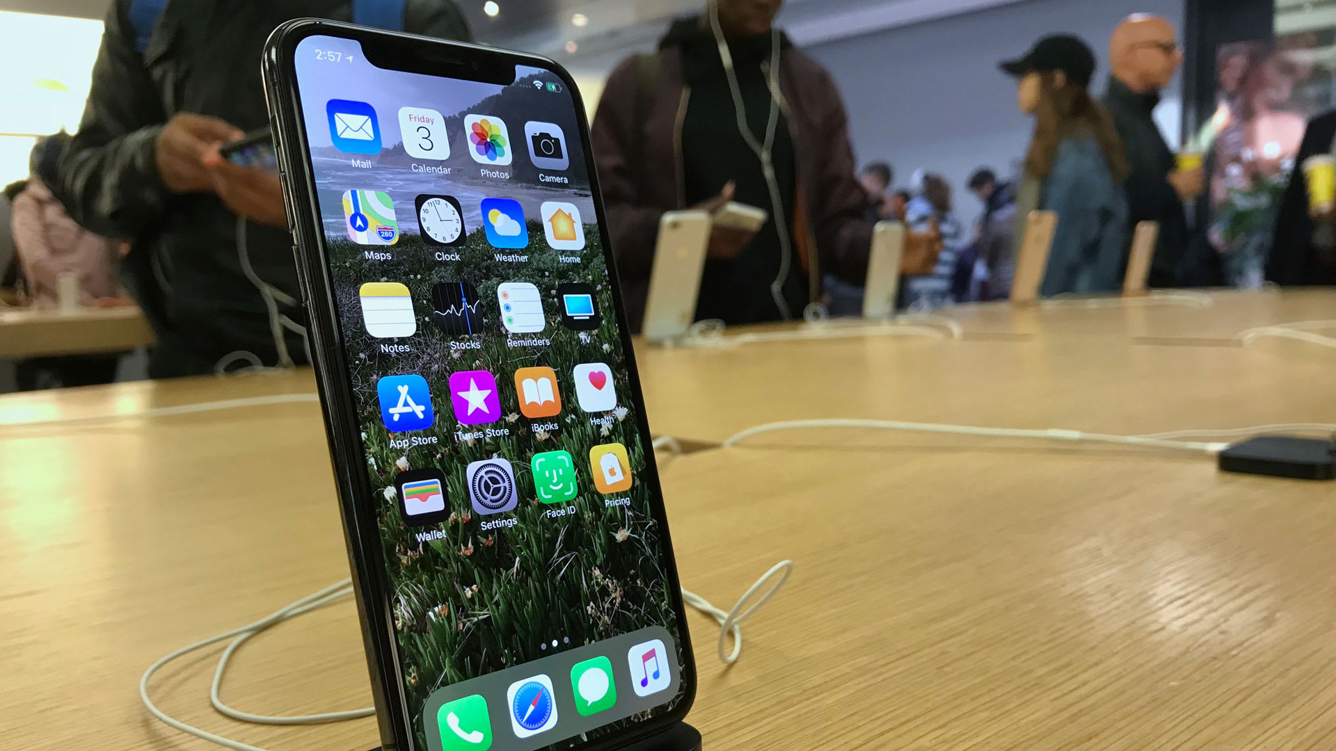 Wall Street Has iPhone X Sales Jitters, But The Facts Aren’t In