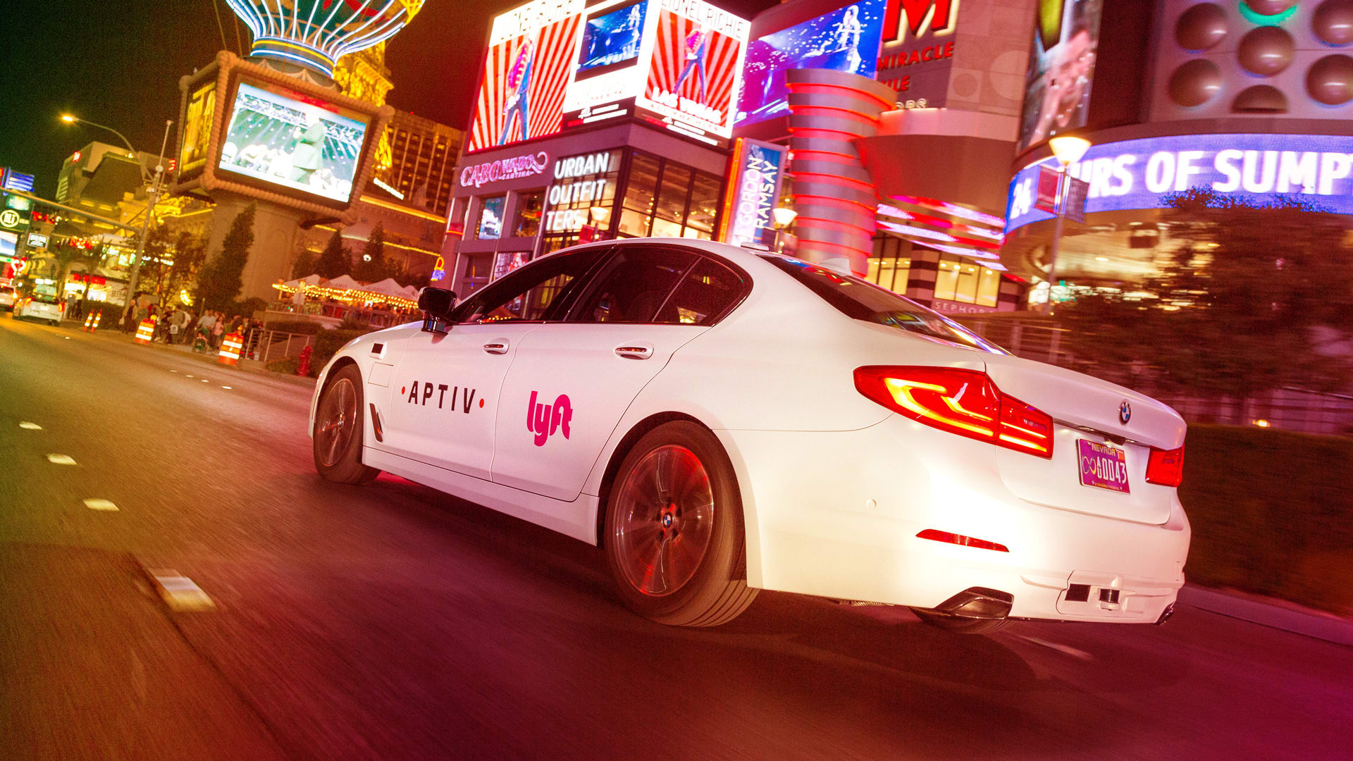 Lyft and Aptiv's selfdriving car pilot hits 5,000 rides in Las Vegas