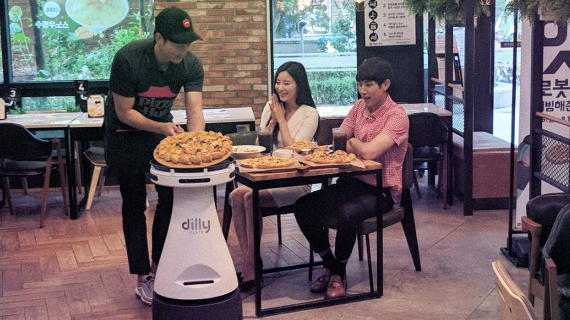 Pizza Hut has a new robot waiter in Korea, and we’re booking a ticket to Seoul