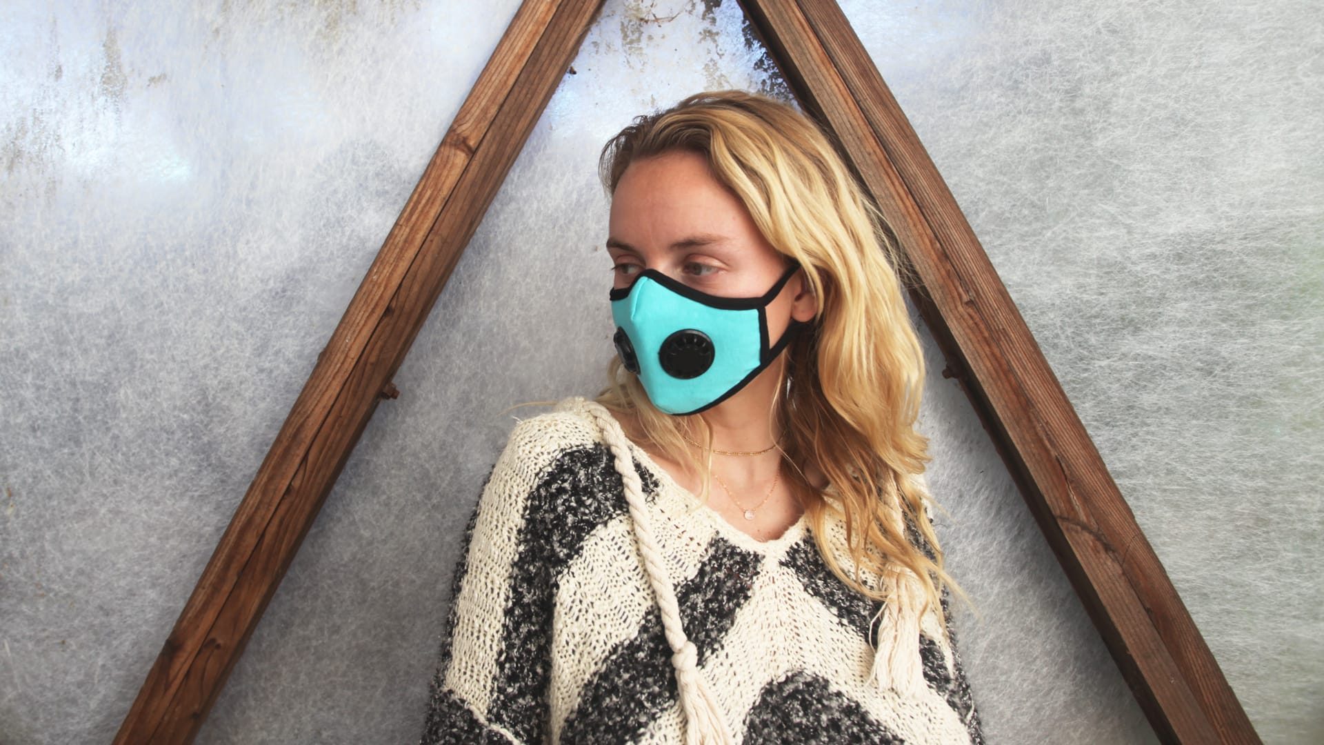 The depressingly big business of pollution masks