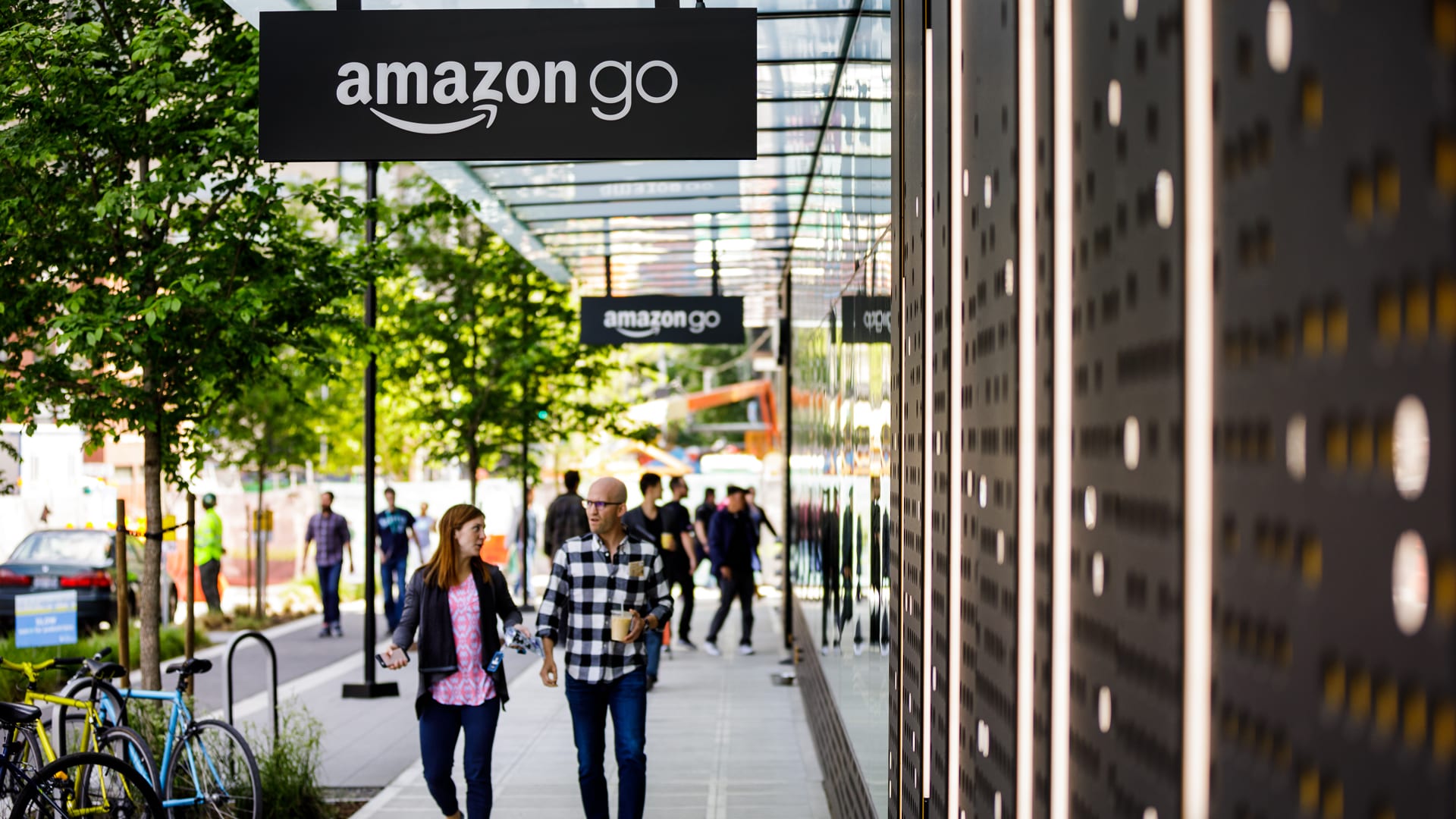 Amazon looks to airports for cashier-less stores: report
