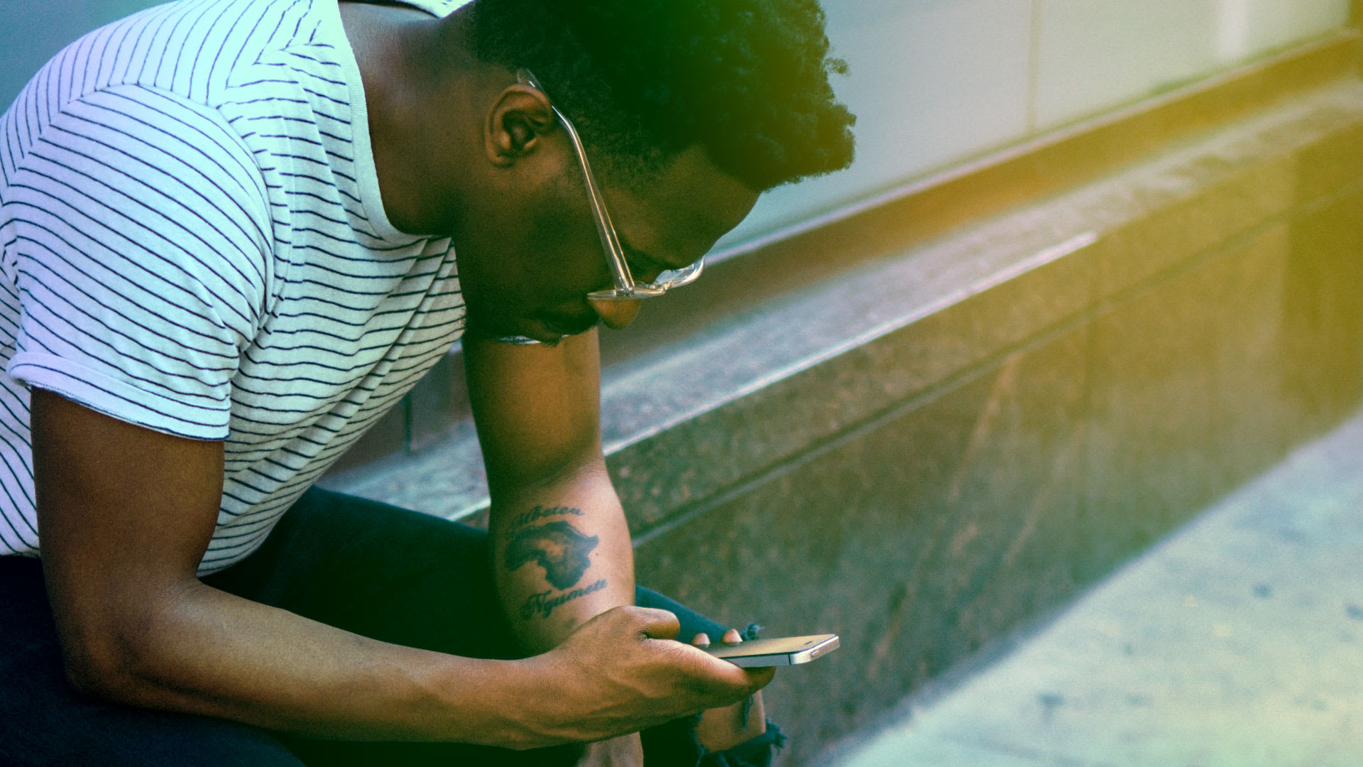 Why opting out of your family group text can improve your mental health