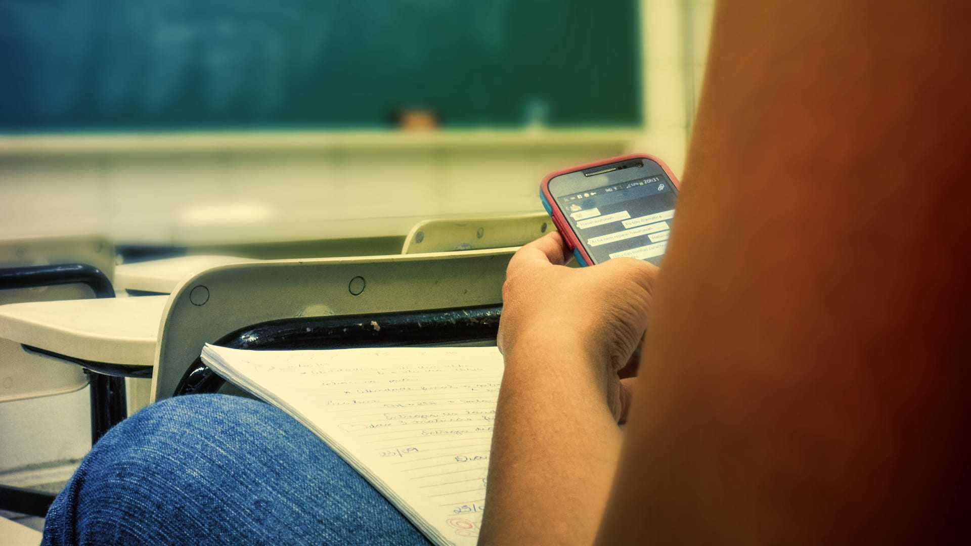 California lawmakers introduce bill to ban all smartphones at schools