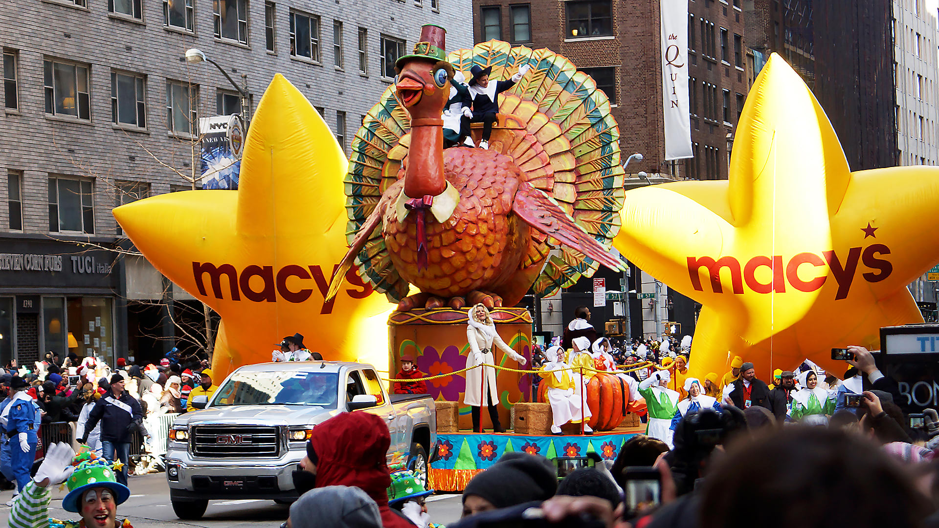 Watch Love At The Thanksgiving Day Parade Online Free How to watch the 2021 Macy's Thanksgiving Day Parade on NBC for free