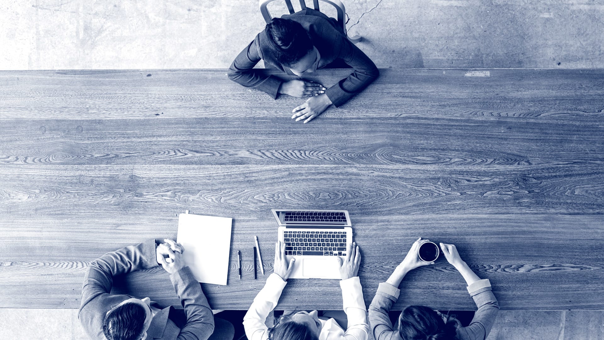 How to read verbal and non-verbal cues in interviews