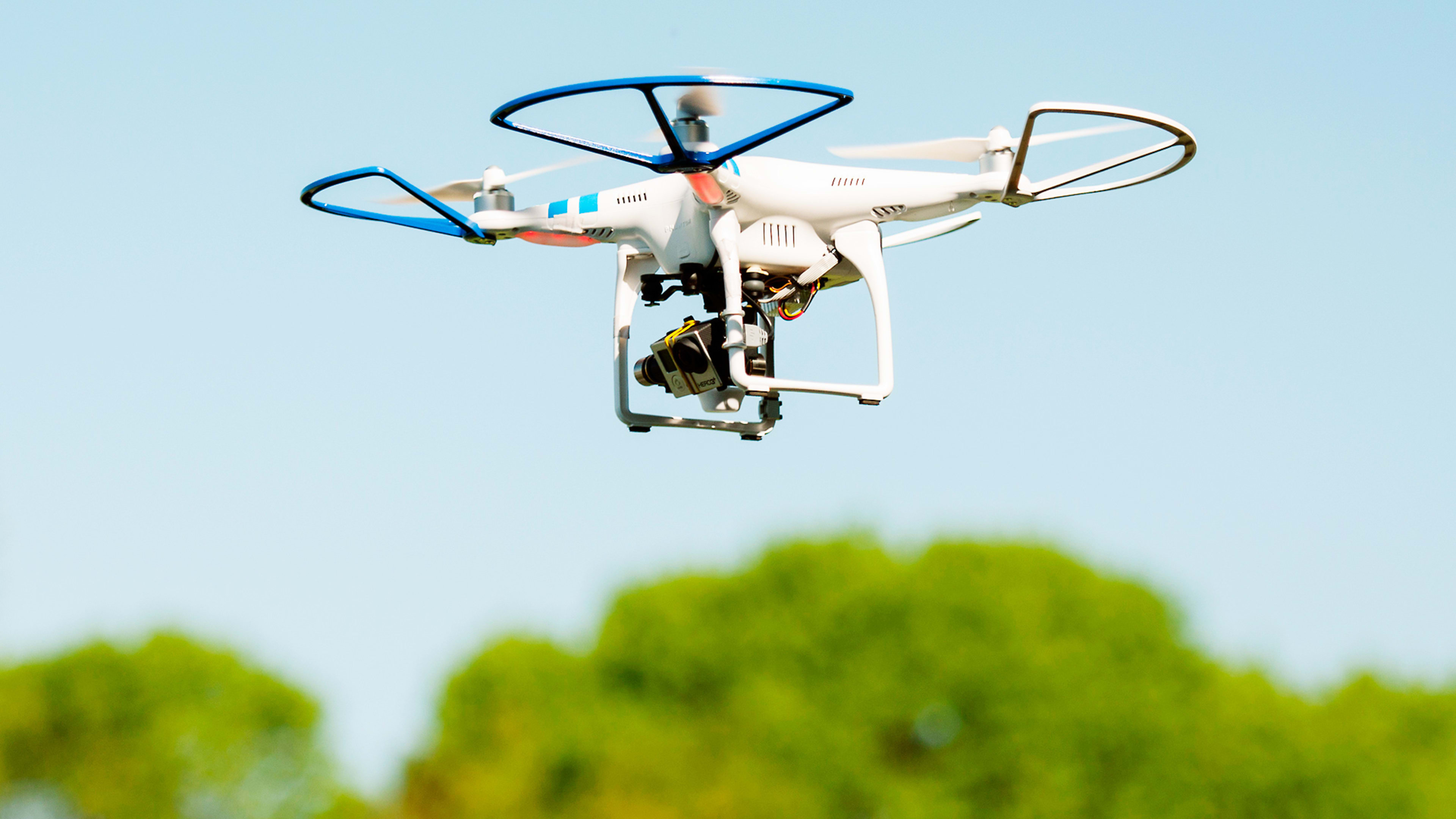 Дрон с-70 охотник. Много беспилотников. Школа дронов. Беспилотники над москвой. Беспилотники в воздухе.