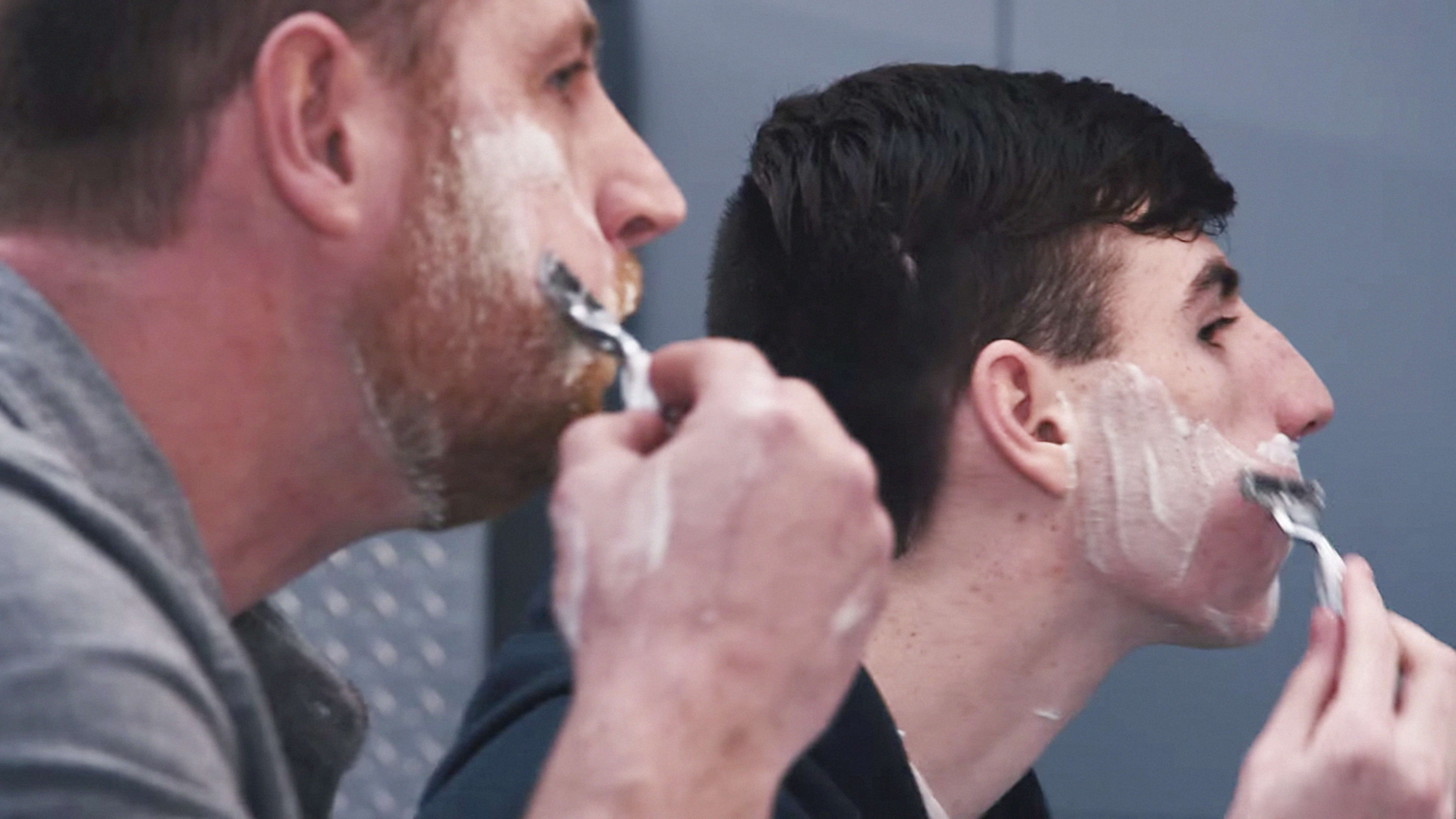 Мужское лицо бритое наполовину. Что будет если брить усы. Борода эспаньолка с усами. Что будет если брить усы. Усы у девушек.