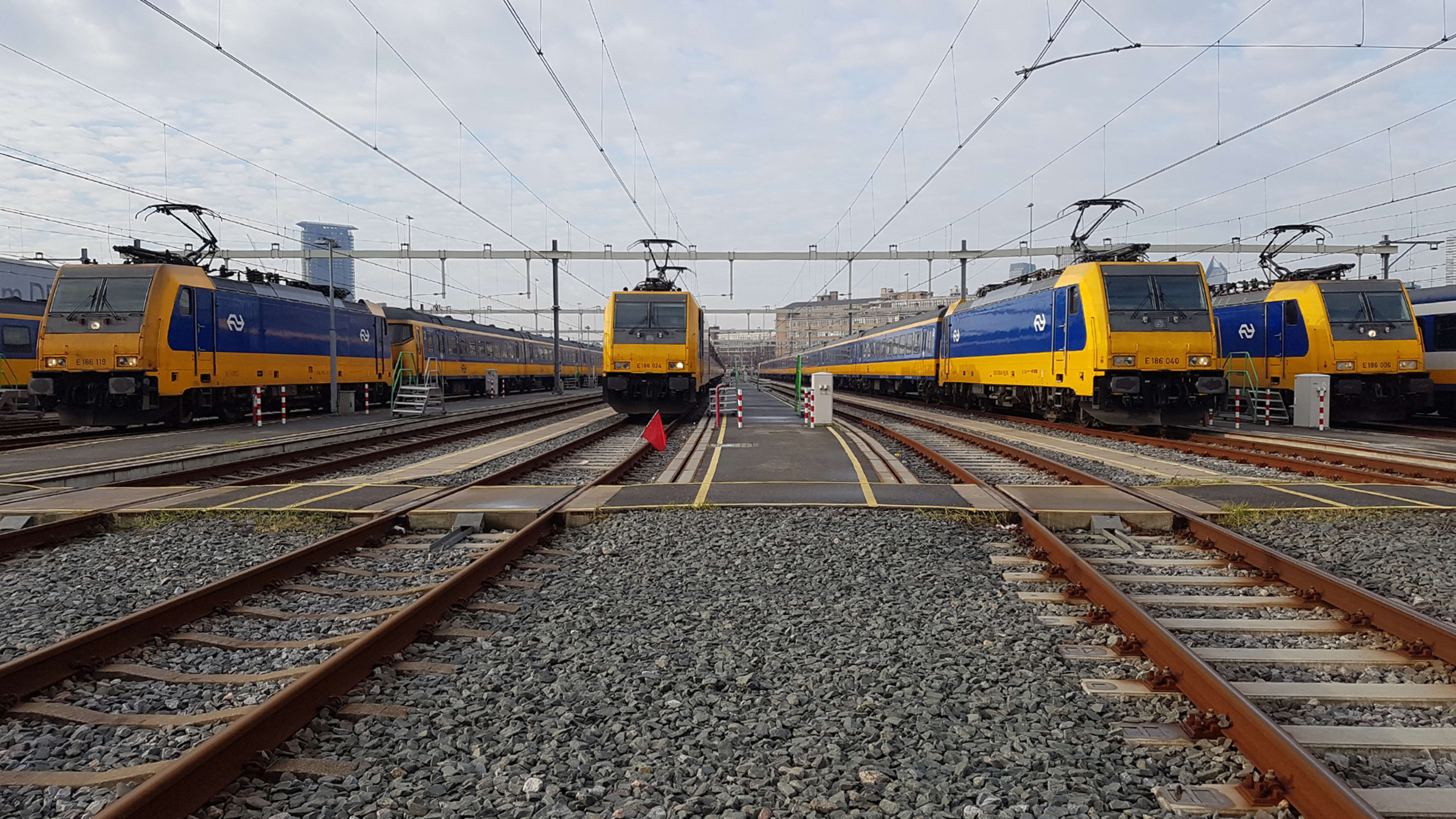 Dutch Railways’ Electric Trains Now Run On 100% Wind Energy