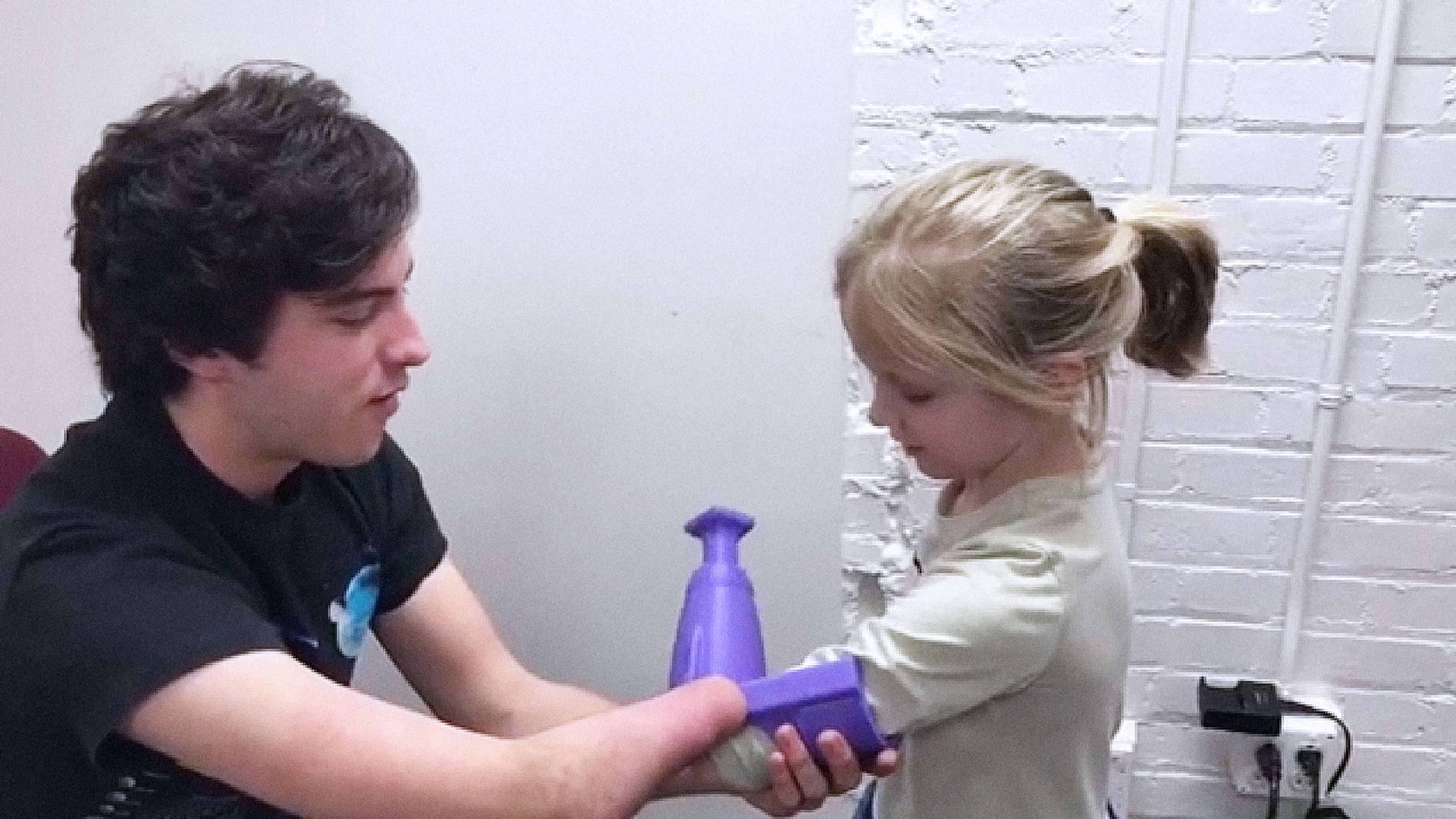 This 18-Year-Old Makes Innovative Prosthetics From Recycled Plastic