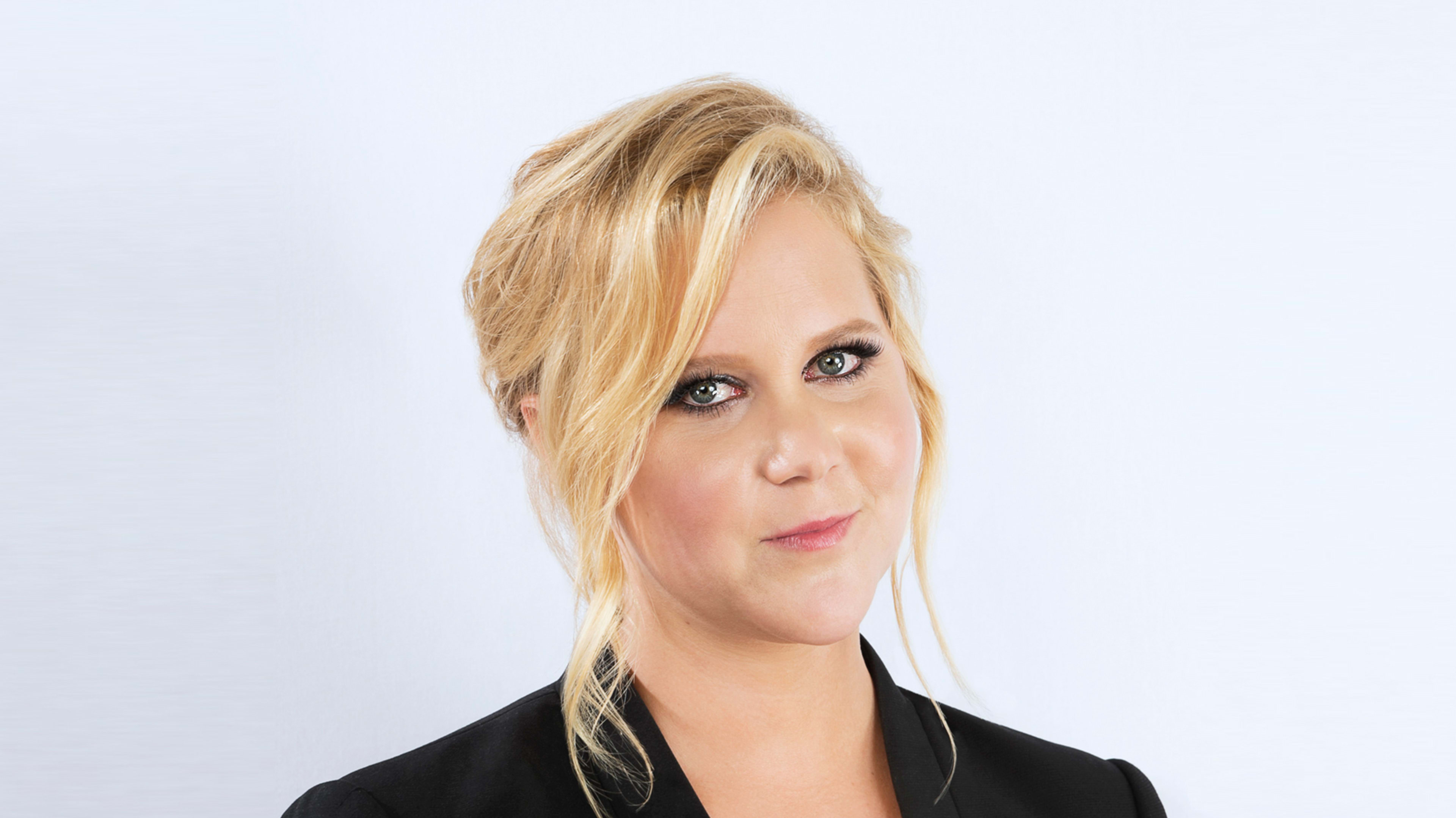 Amy Schumer On Aziz Ansari: “It’s Good For Everybody To Learn That Behavior’s Not Acceptable.”