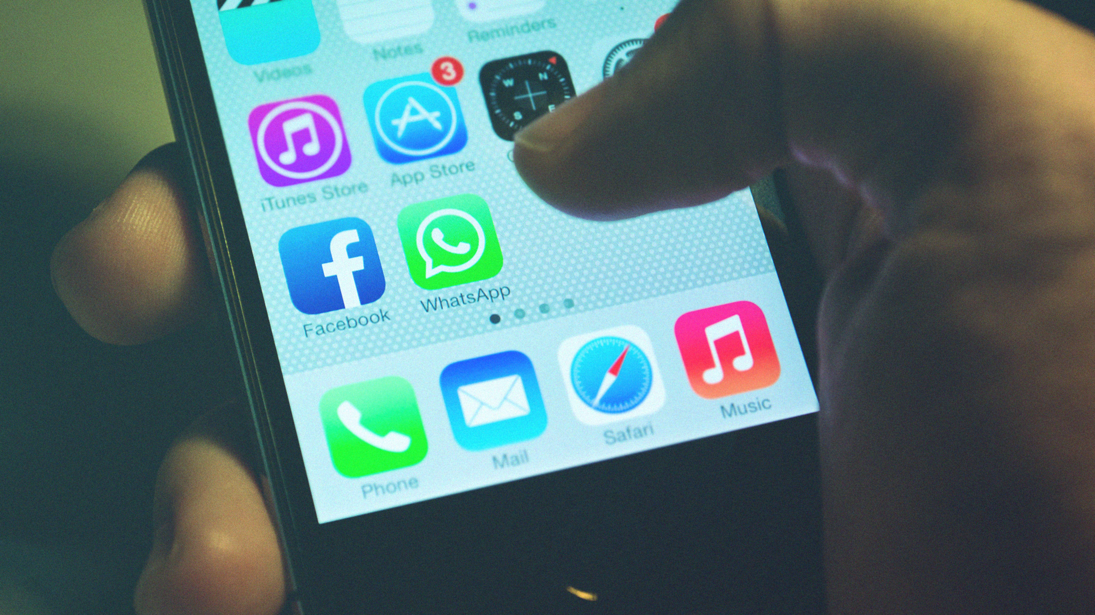 You can now delete embarrassing WhatsApp messages an hour after you send them