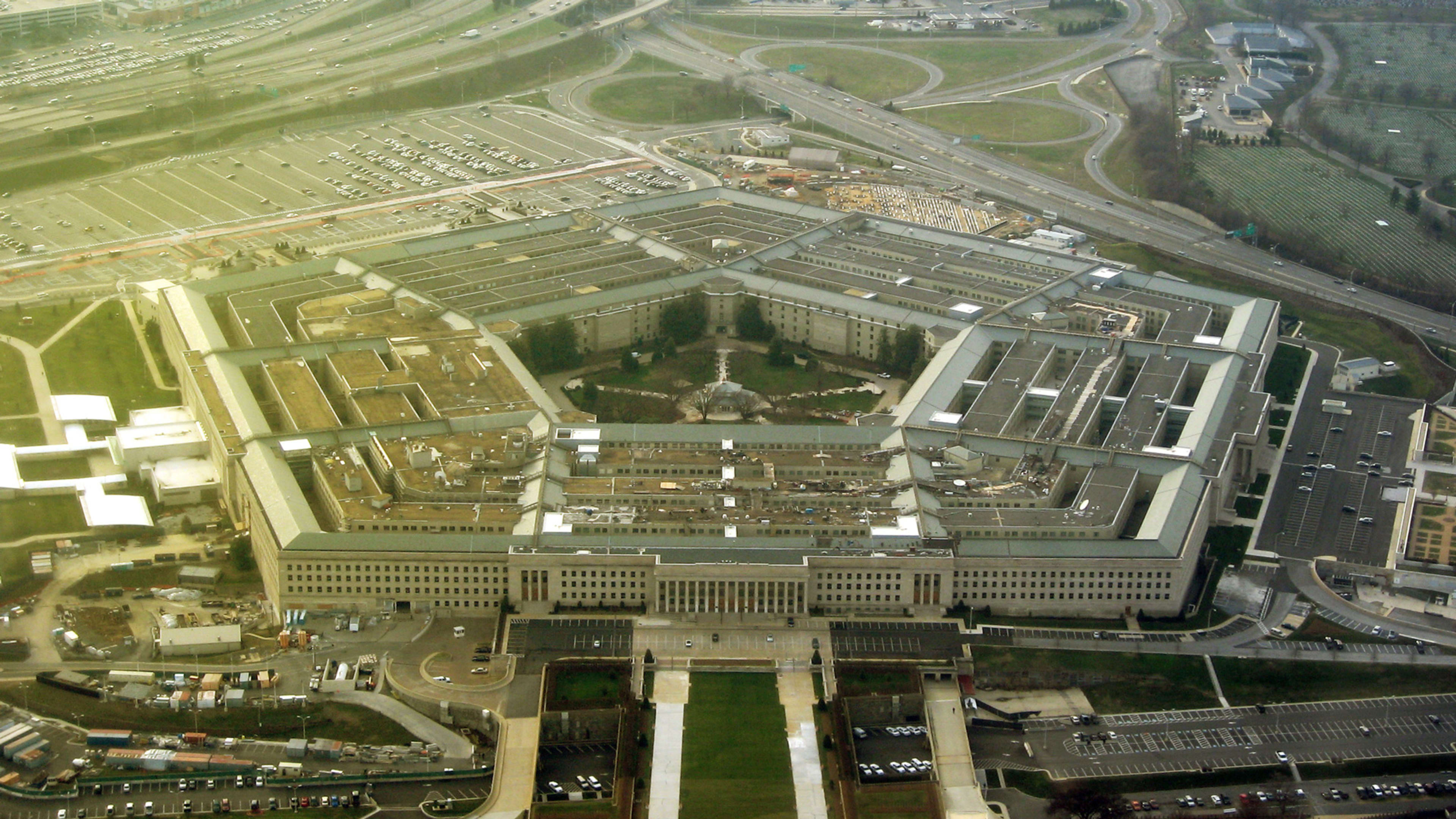 As rivals seek to fend off Amazon, the Pentagon tweaks its cloud deal