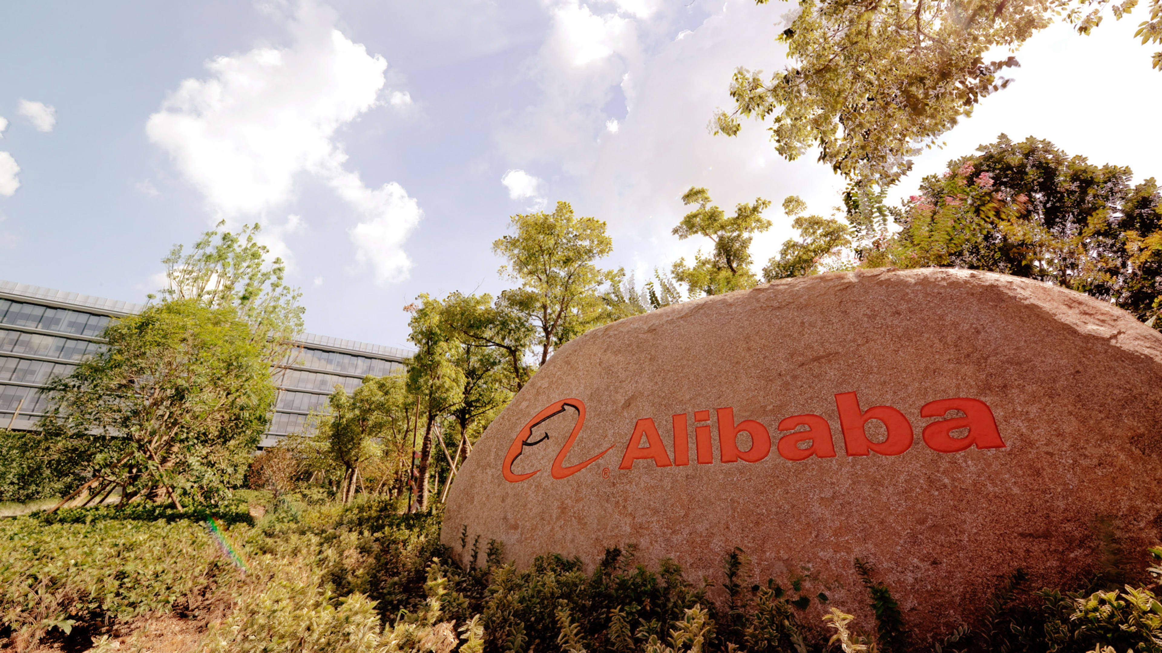 Alibaba vice chairman: A lot of Americans want to hold China back