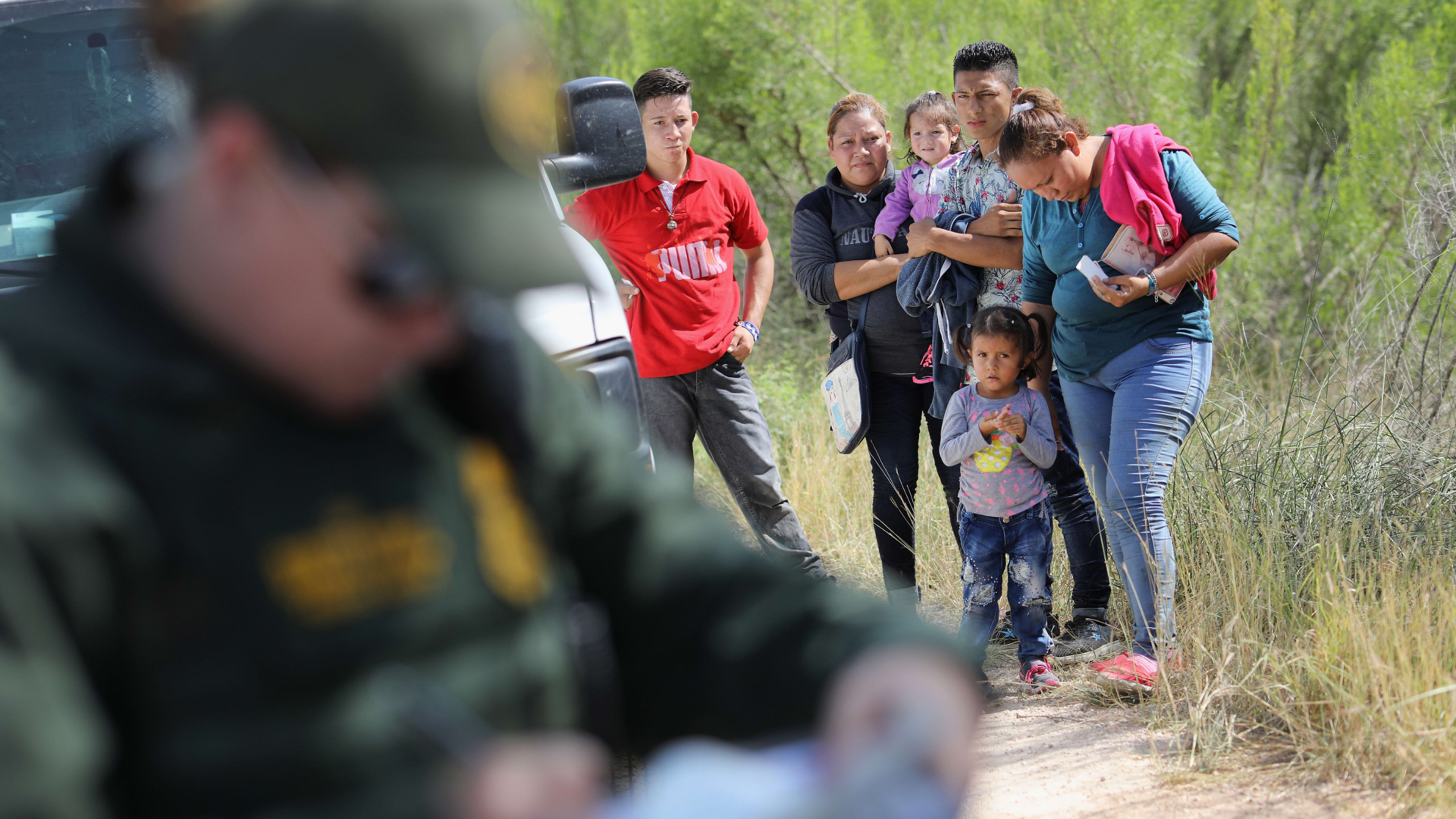 How to help separated families: 5 things you can do that take less than 5 minutes