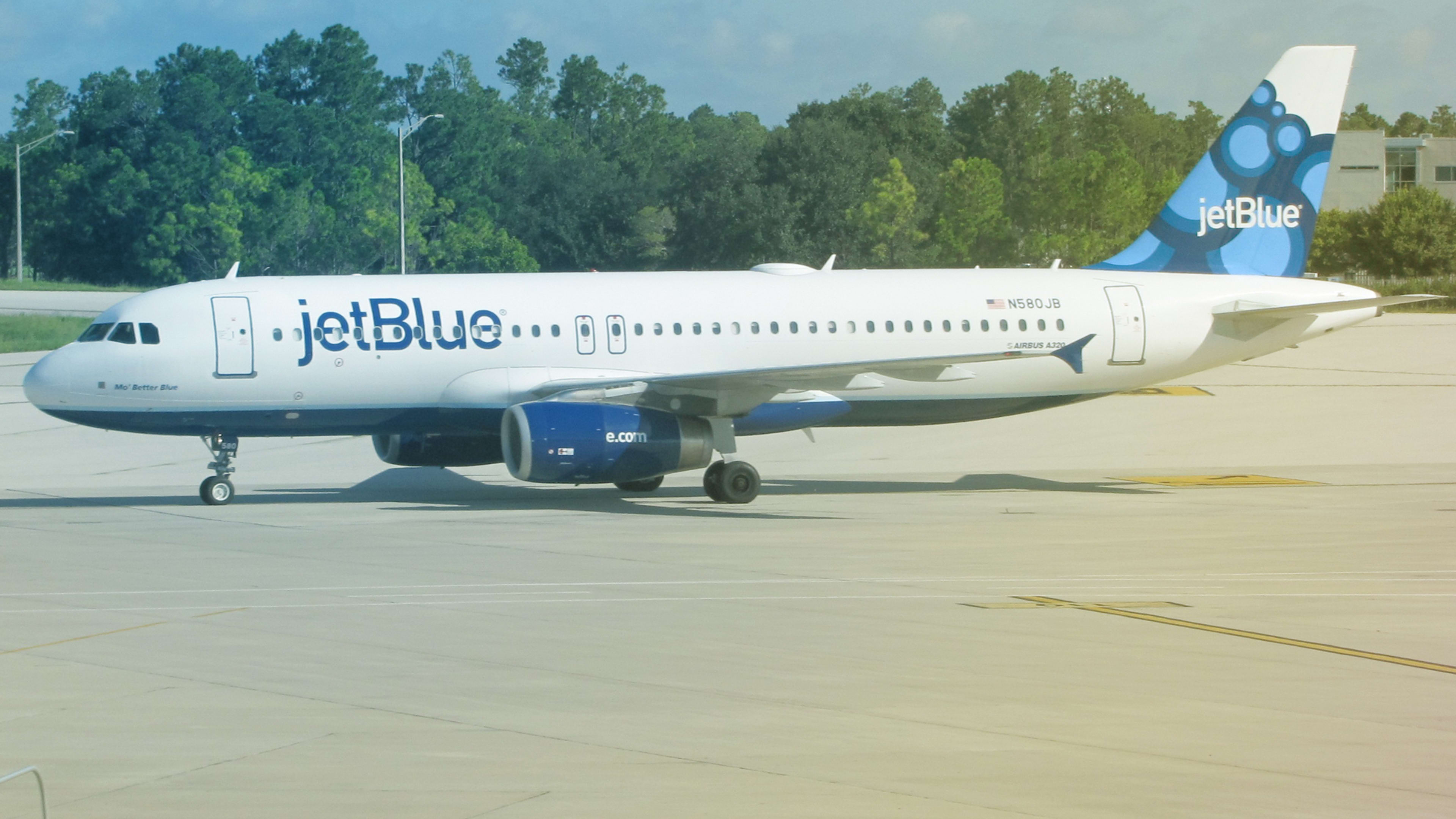 JetBlue JFK passengers horrified as radio accidentally sends “hijack alert” to the FBI
