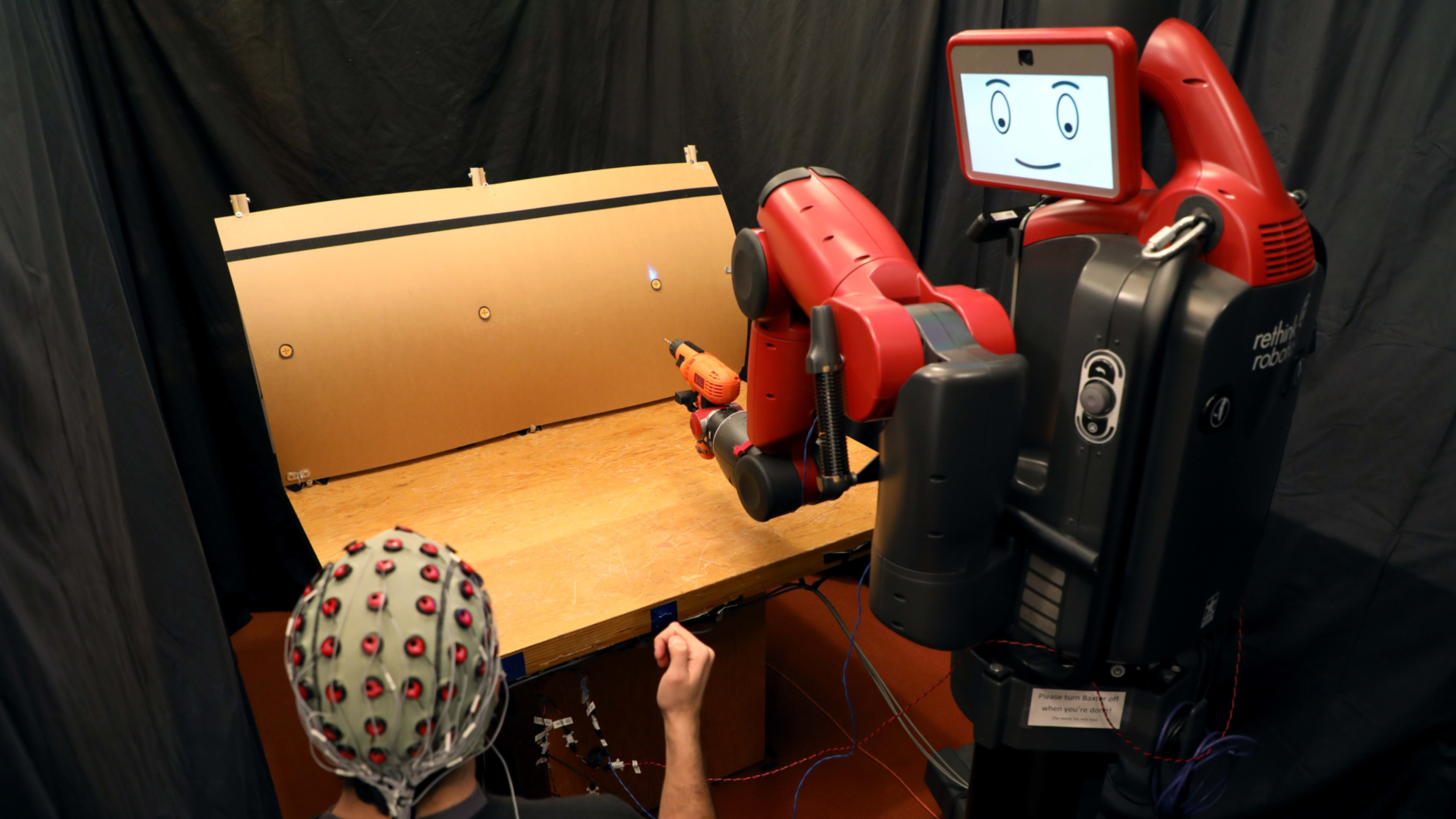 Oops! This MIT robot knows it made a mistake by reading human brainwaves