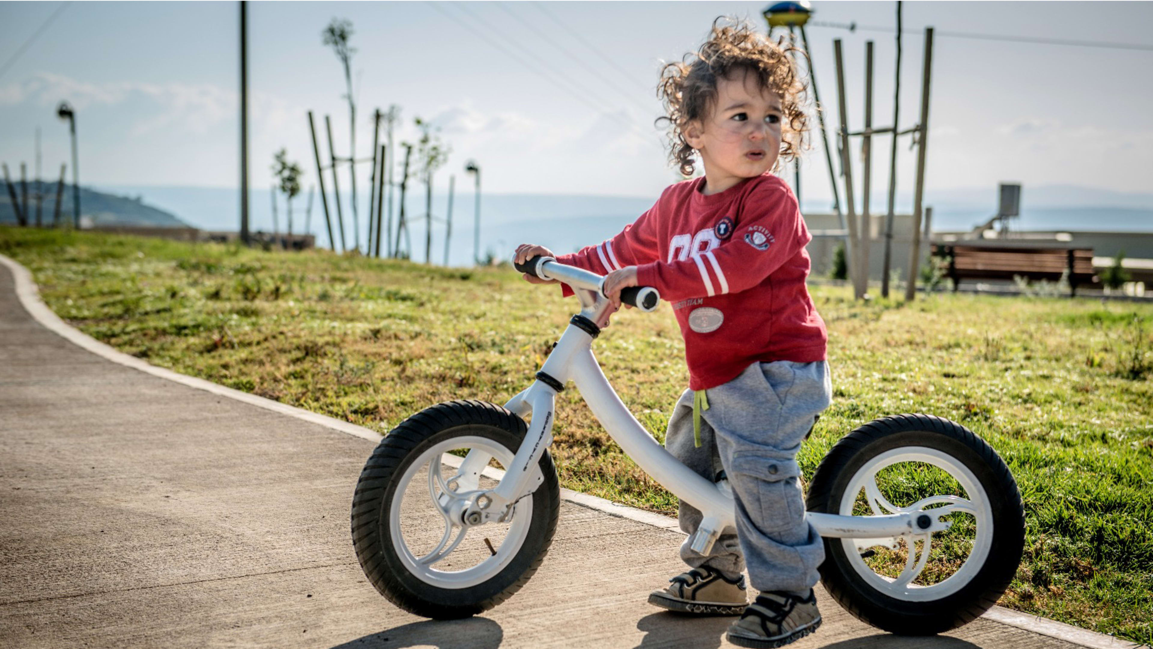 This stroller that grows with your kid turns into a tricycle and then a bike