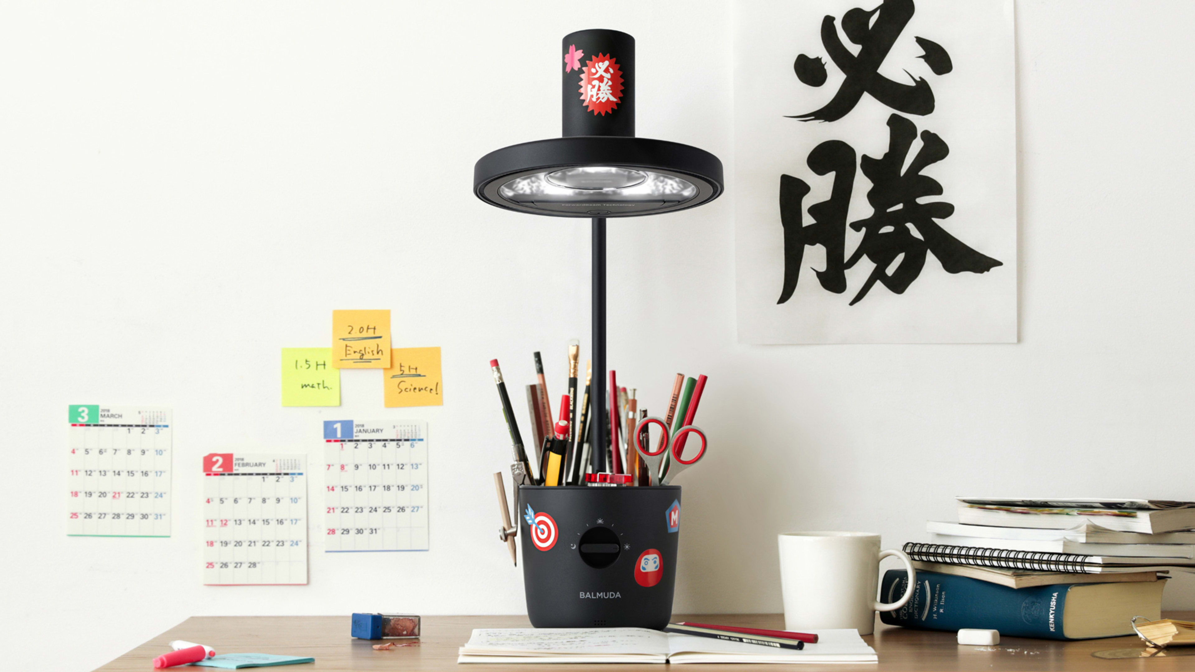 This clever lamp uses surgeon’s tech to eliminate annoying shadows