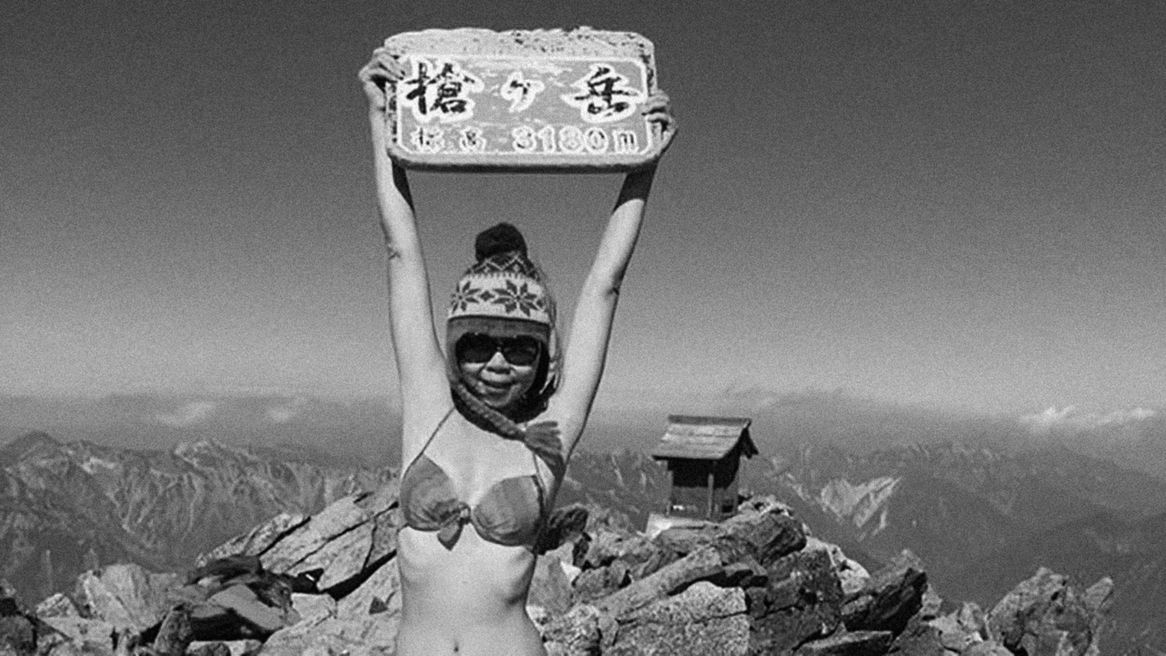 A Facebook star known as “Bikini Climber” dies after falling into ravine