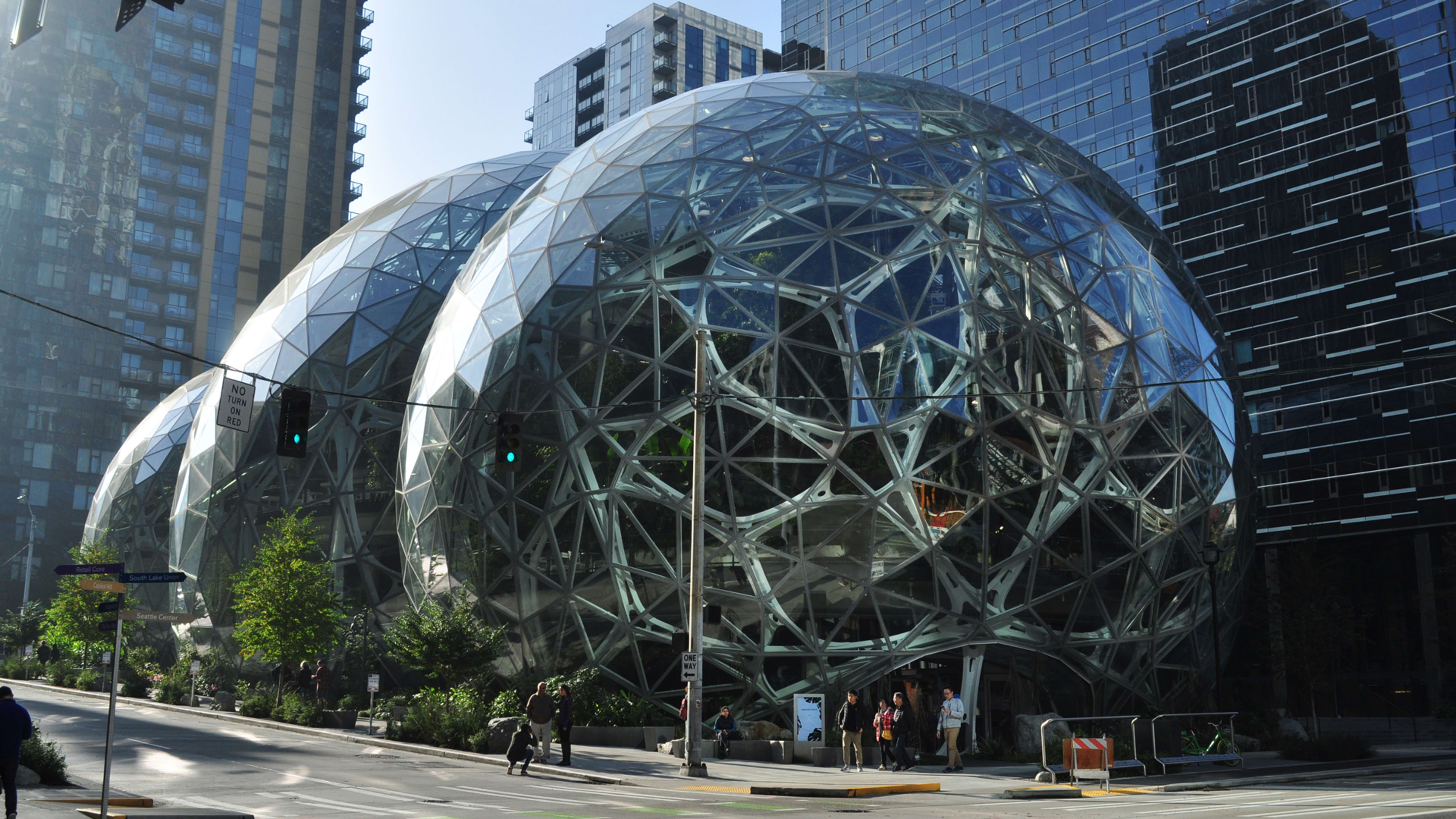 “Momazonians” want Jeff Bezos to start offering daycare at Amazon