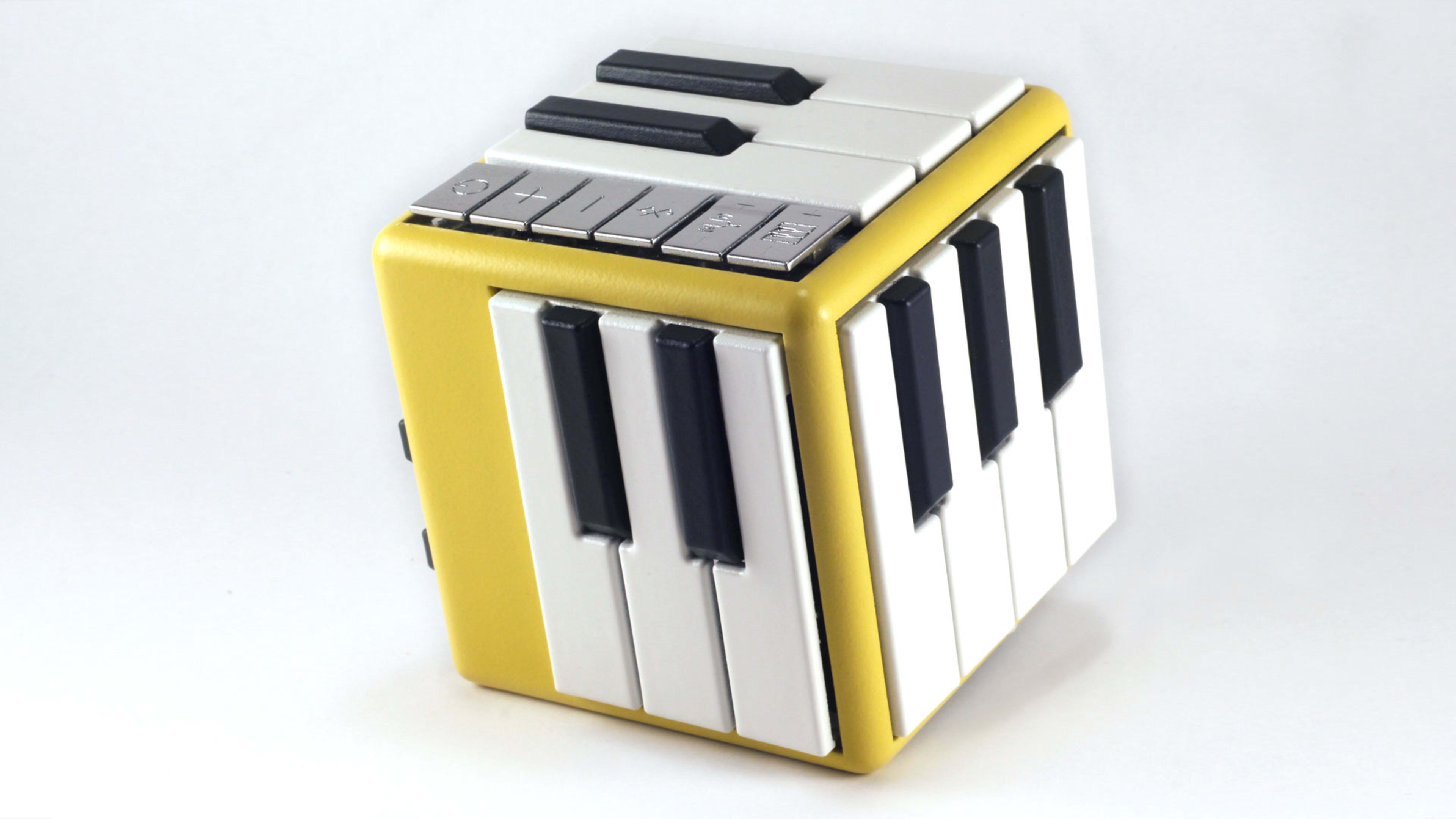 This 3D-printed cube lets users learn and play over 100 instruments