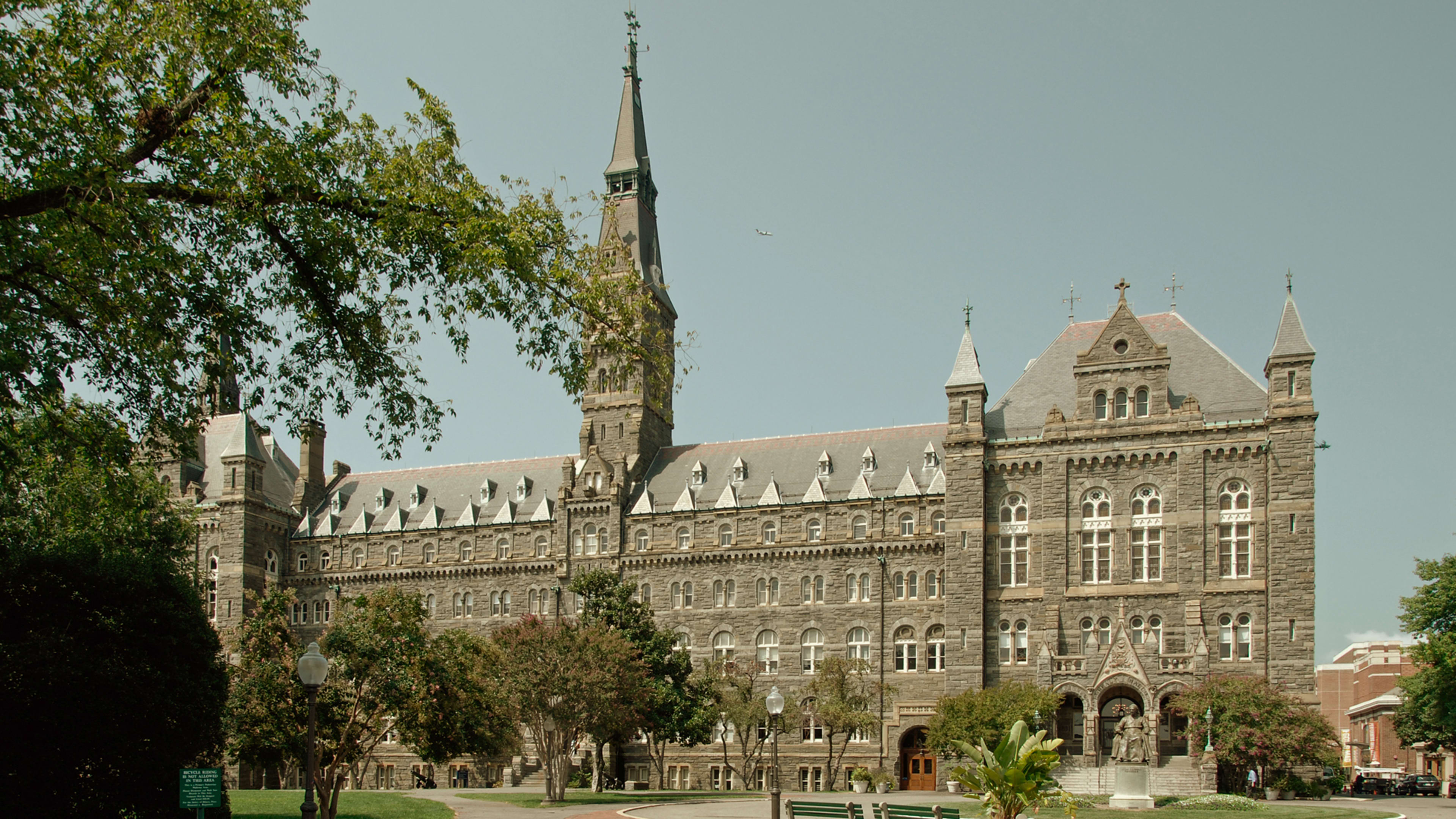Georgetown students just voted to pay reparations to descendants of slaves