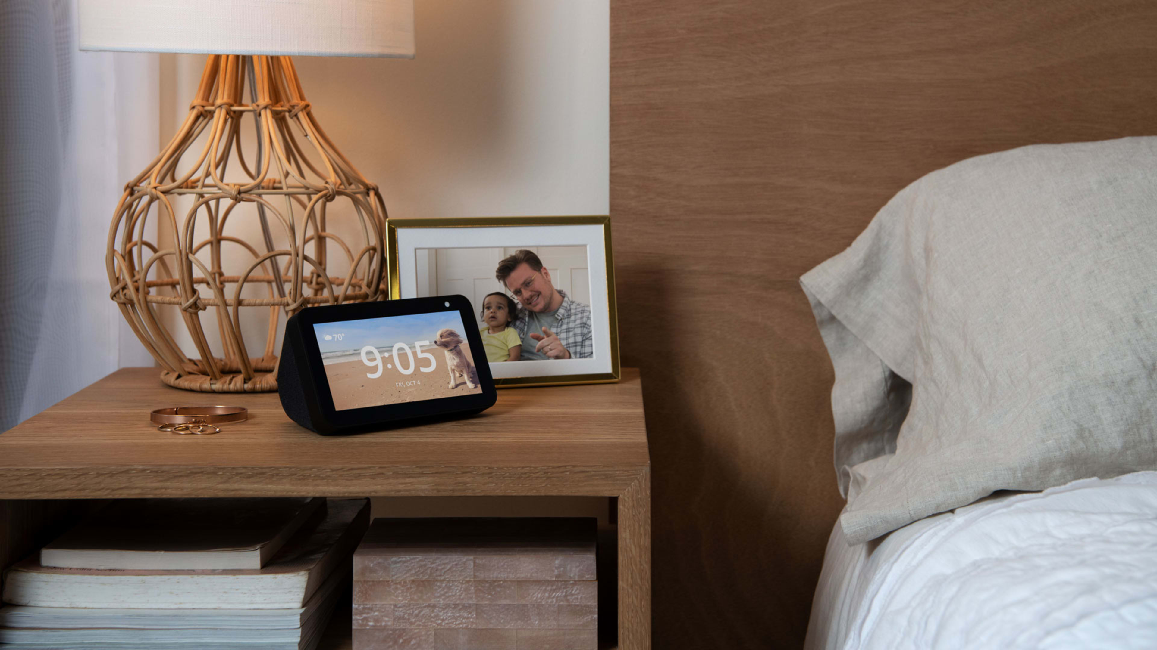 Amazon introduces $90 “mini” Echo Show with HD and new privacy shutter