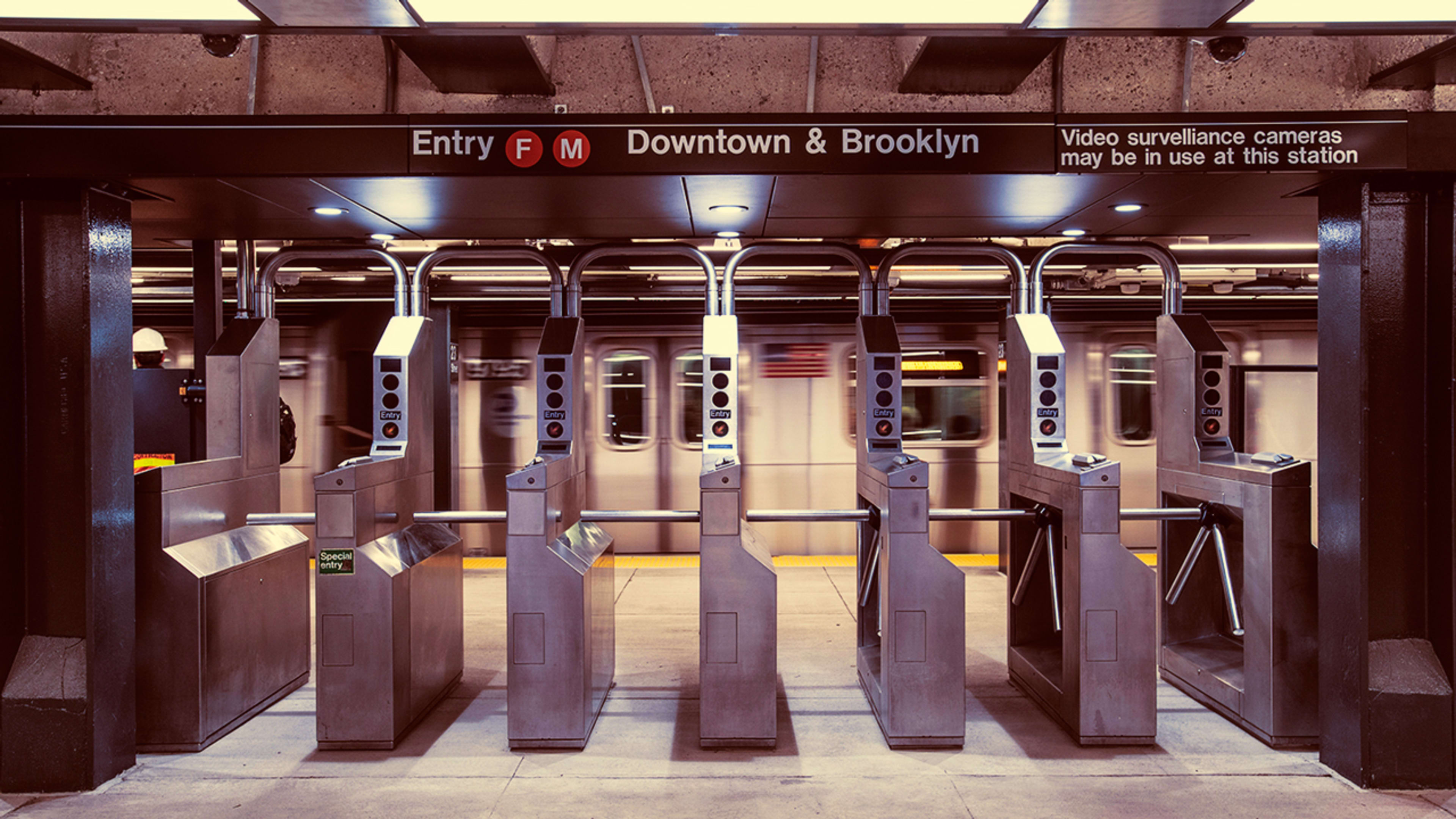 You can use Apple Pay on NYC subways and buses starting Friday