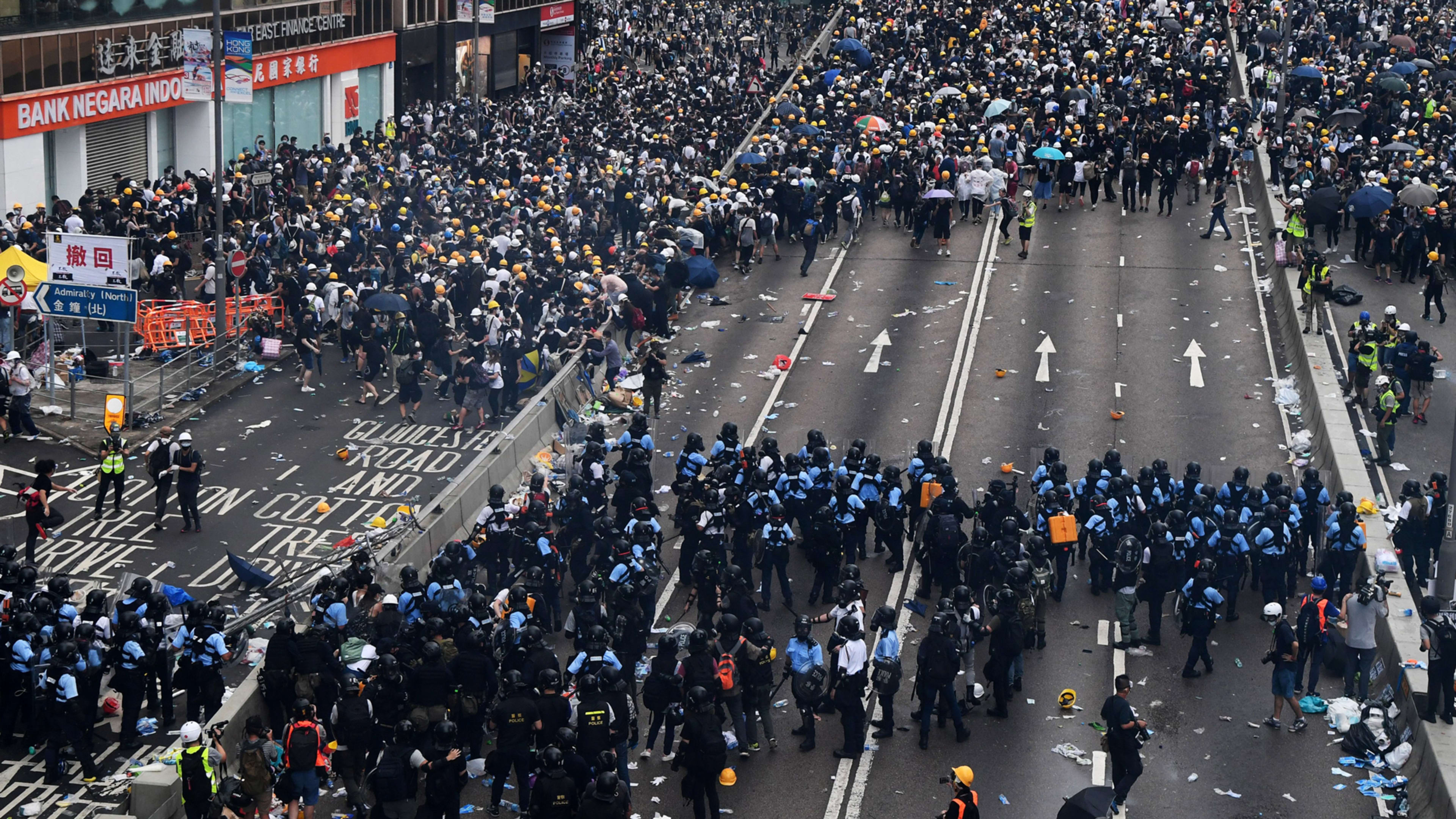 Hong Kong protests: Videos show dramatic wave of resistance against extradition bill