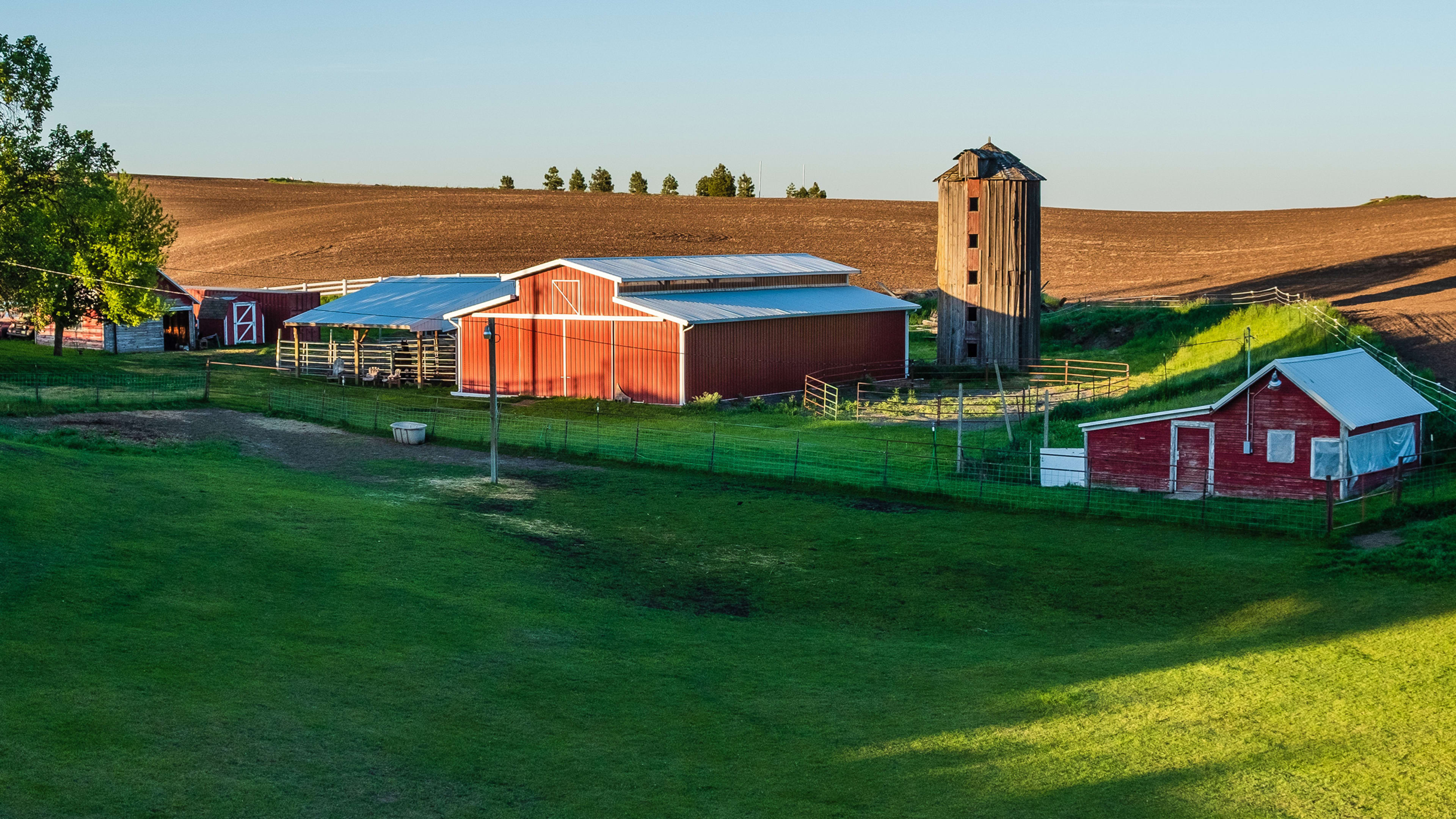Small farms are struggling—now there’s a crowdfunding platform for that