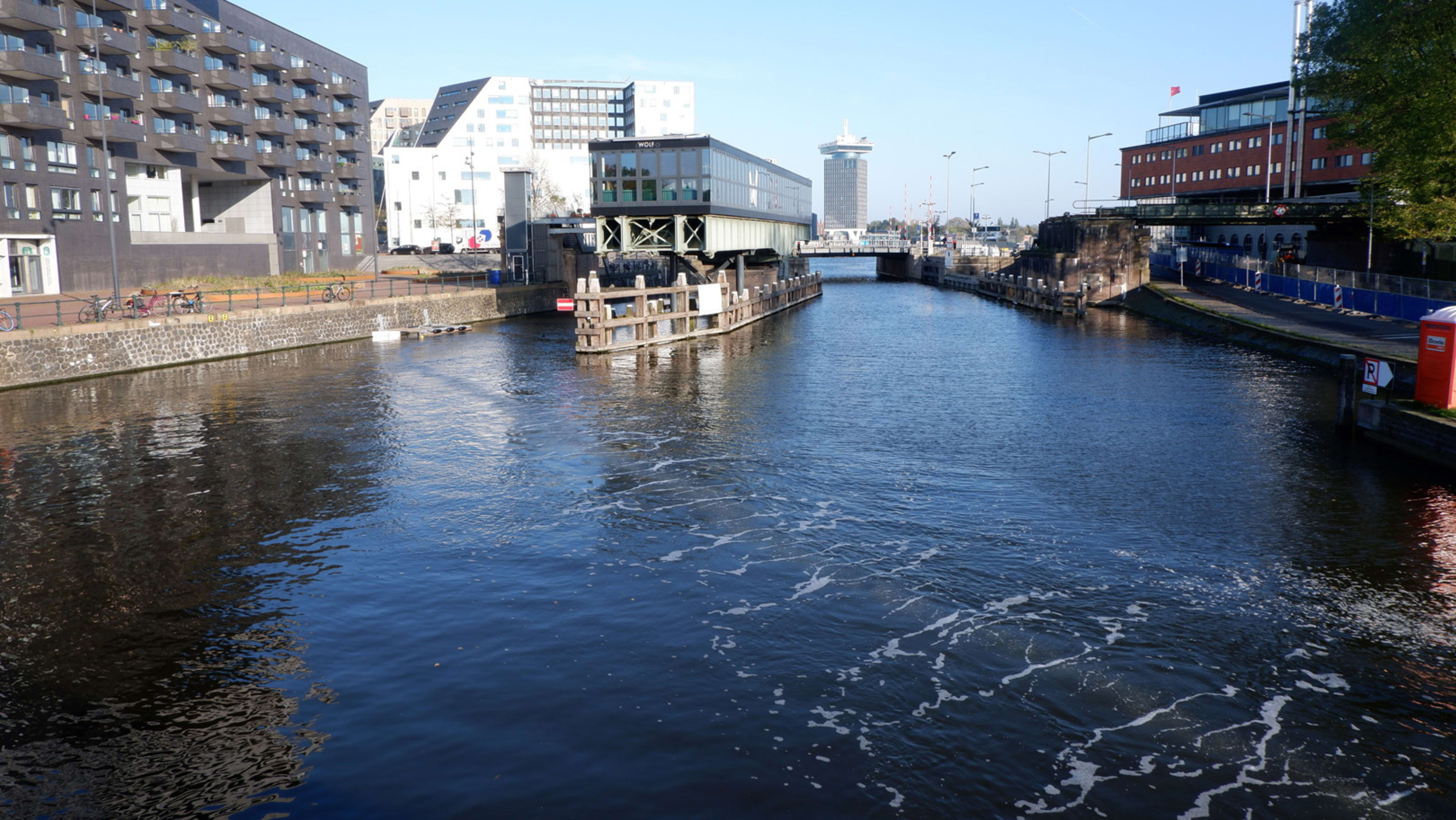 A simple burst of bubbles is keeping this canal clear of plastic