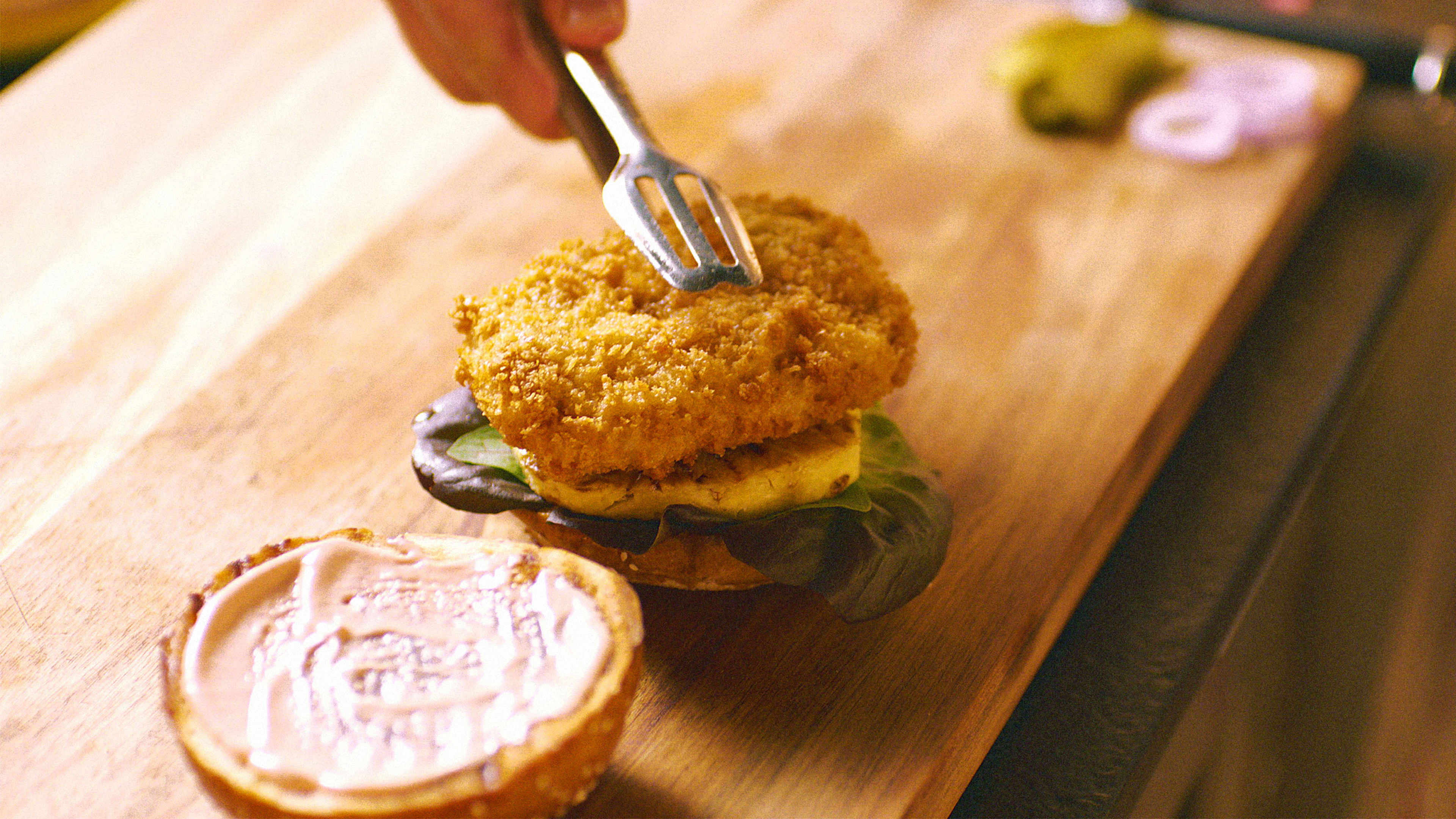 At the first lab-grown meat restaurant, you can eat a ‘cultured chicken’ sandwich