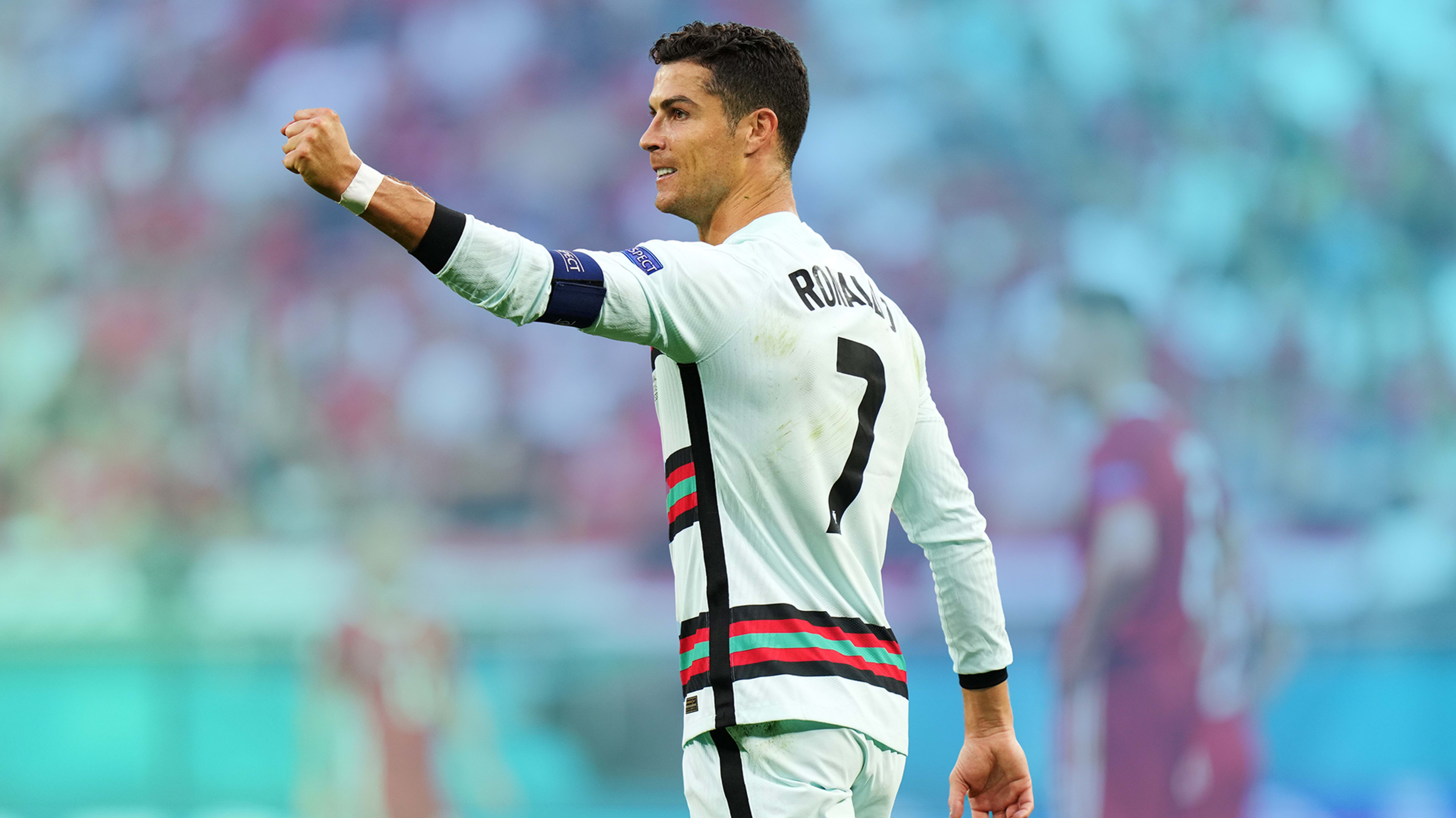 Cristiano Ronaldo’s simple move during a press conference hurts Coke’s bottom line