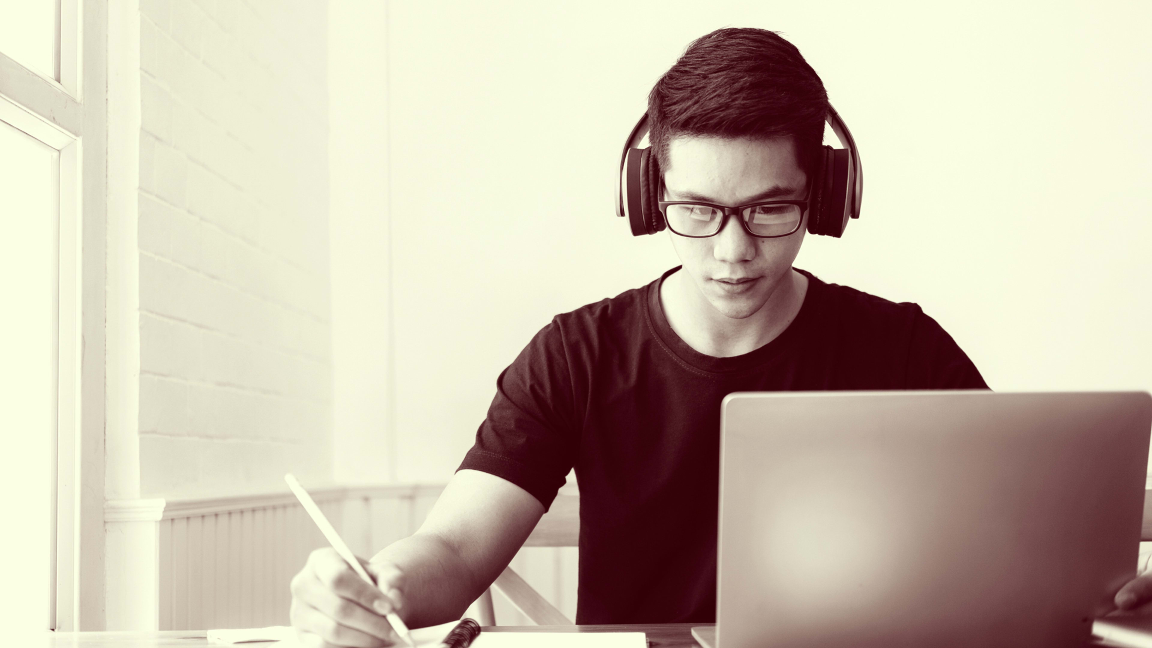 4 ways to get the most from online courses for career success