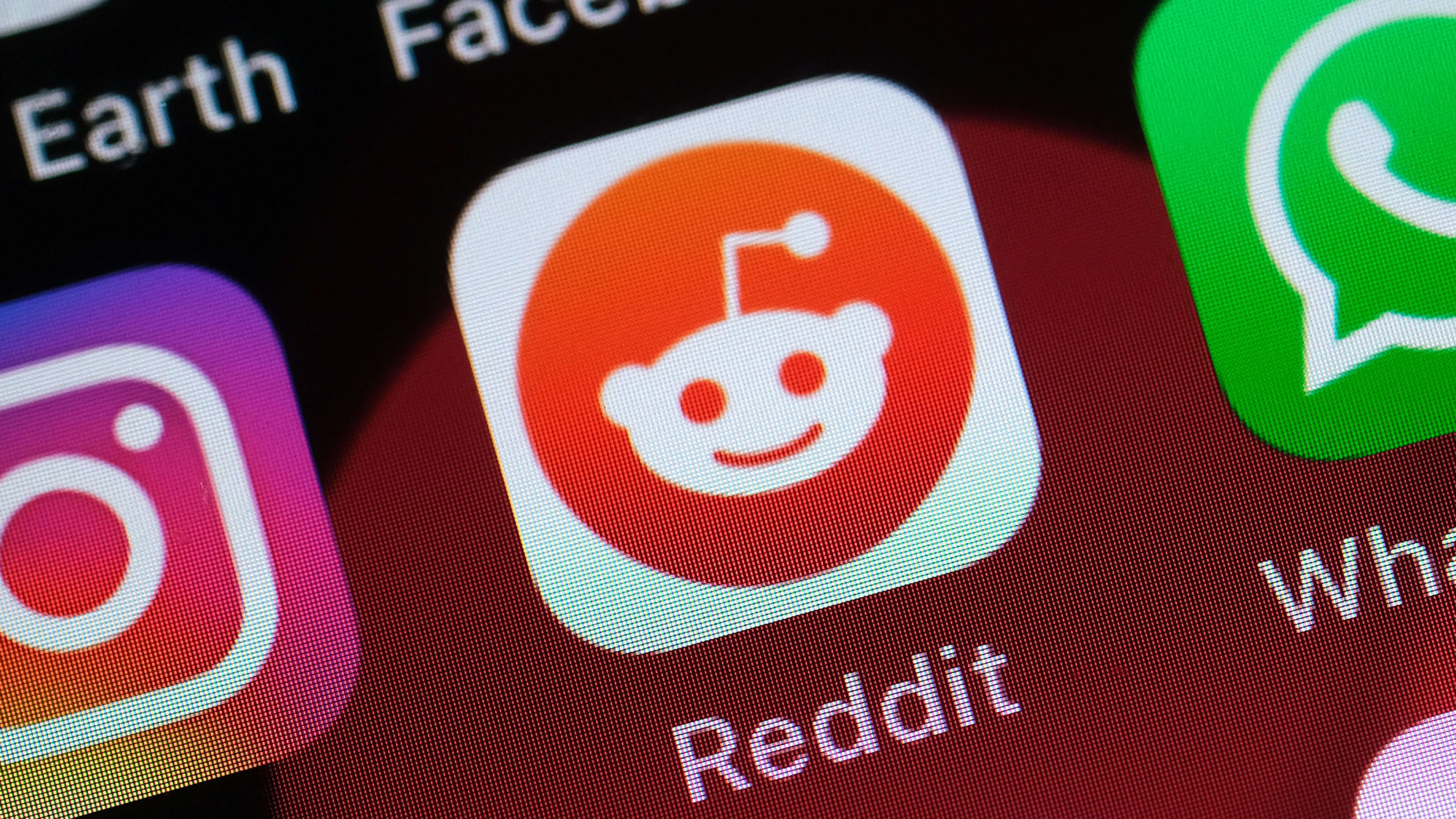 Reddit follows in Twitter’s footsteps and restricts third-party apps