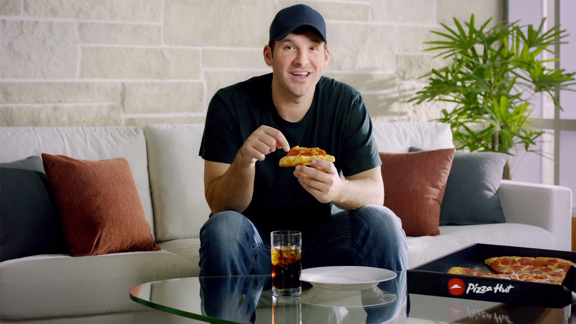 Tony Romo Stars In Pizza Hut Super Bowl Ad Evoking Dez Bryant's Catch ...