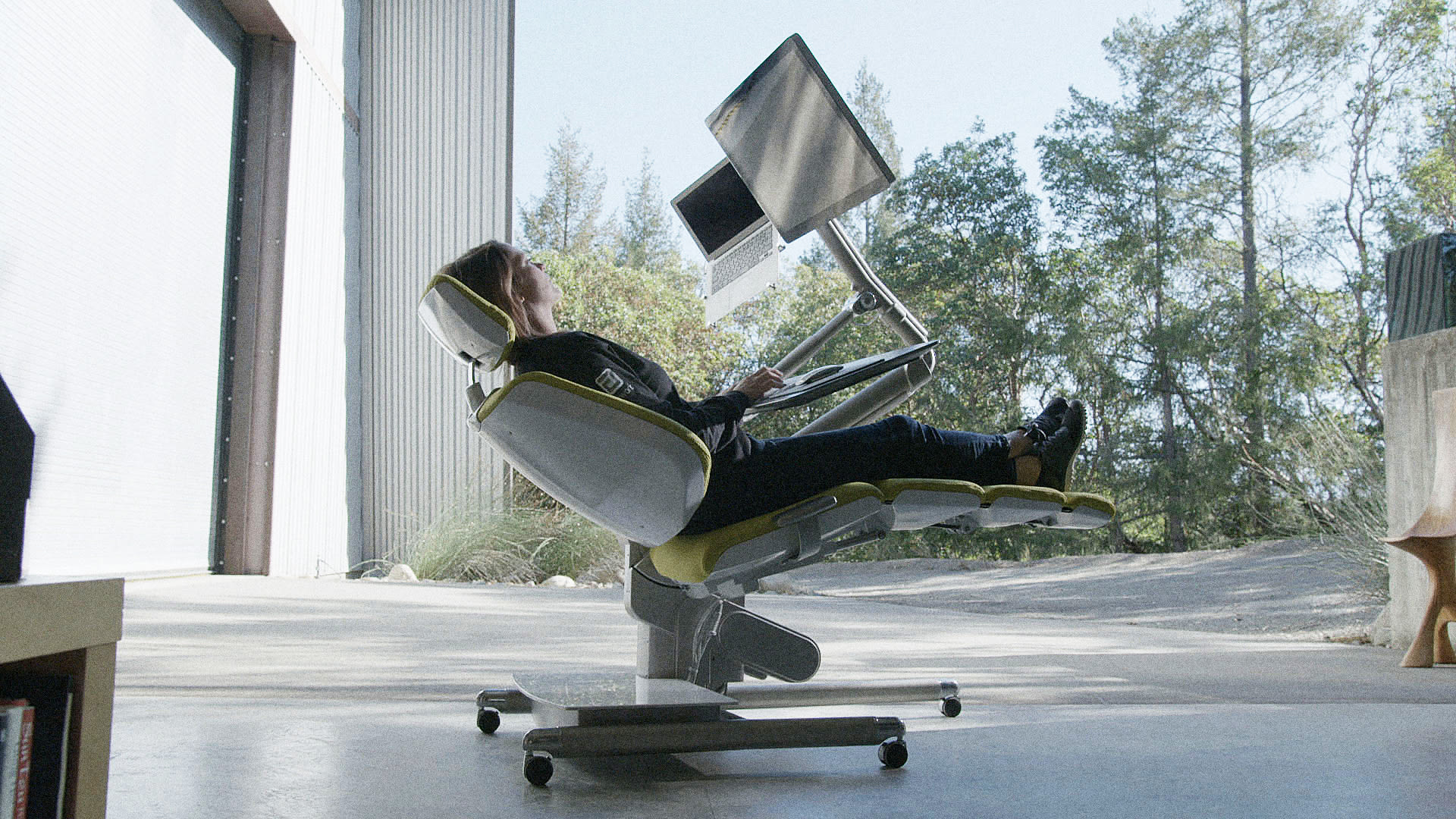 Instead Of Standing, Why Not Lie Down While You Work? This Desk Lets ...