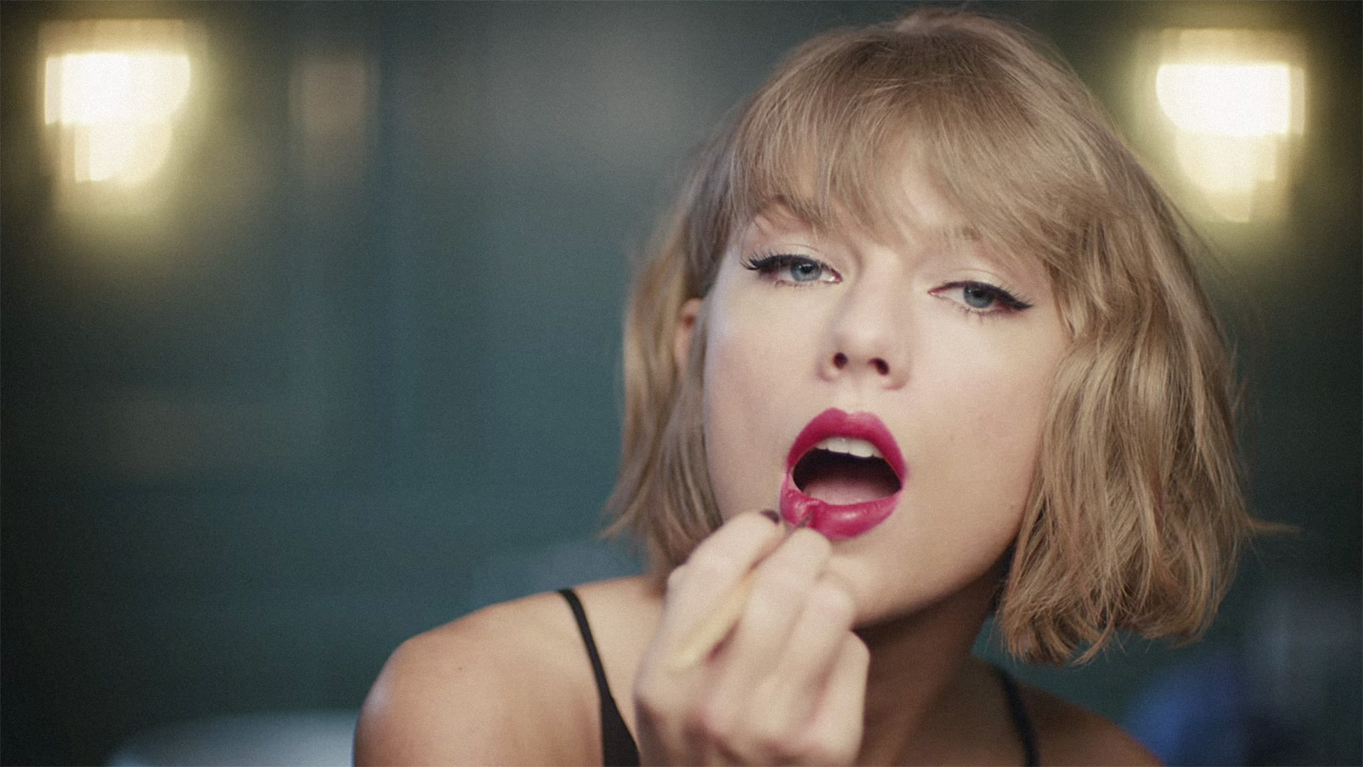 Why The New Taylor Swift Apple Spot 