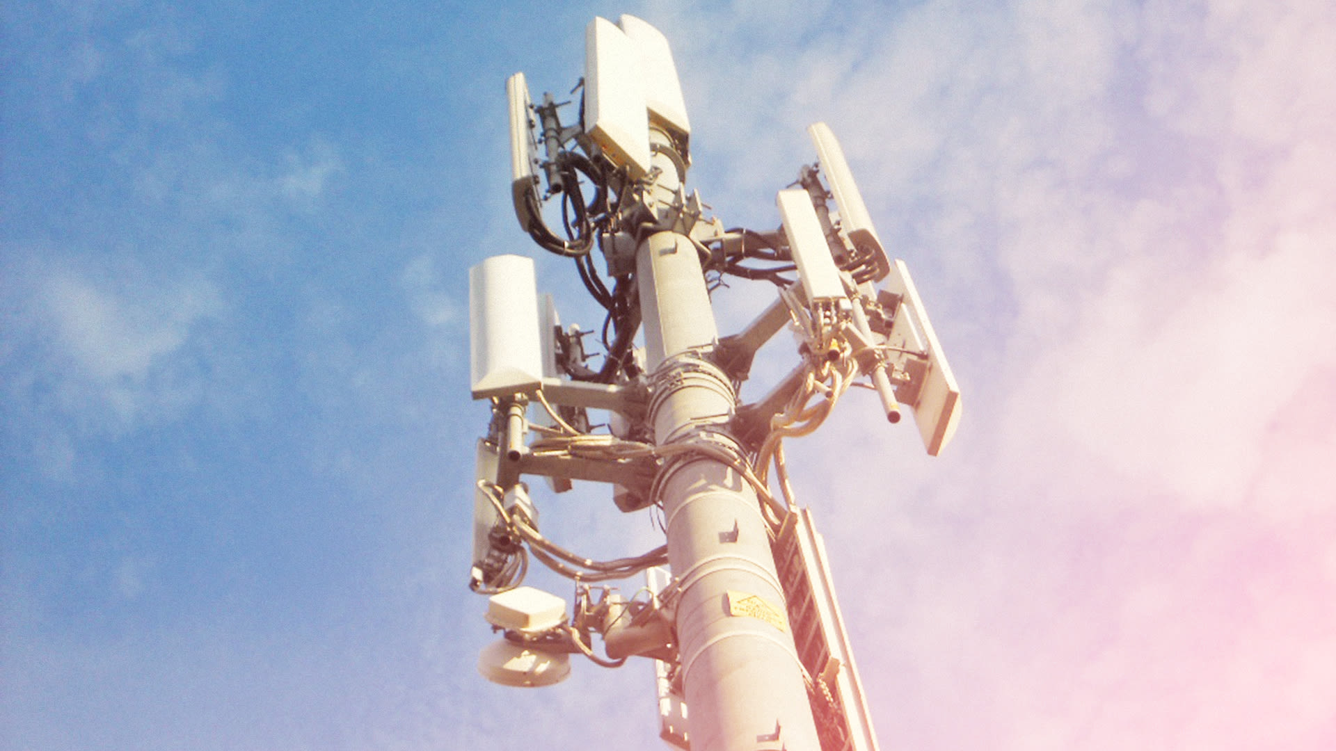 HOW DOES 5G WIRELESS TECHNOLOGY WORK visual data 5