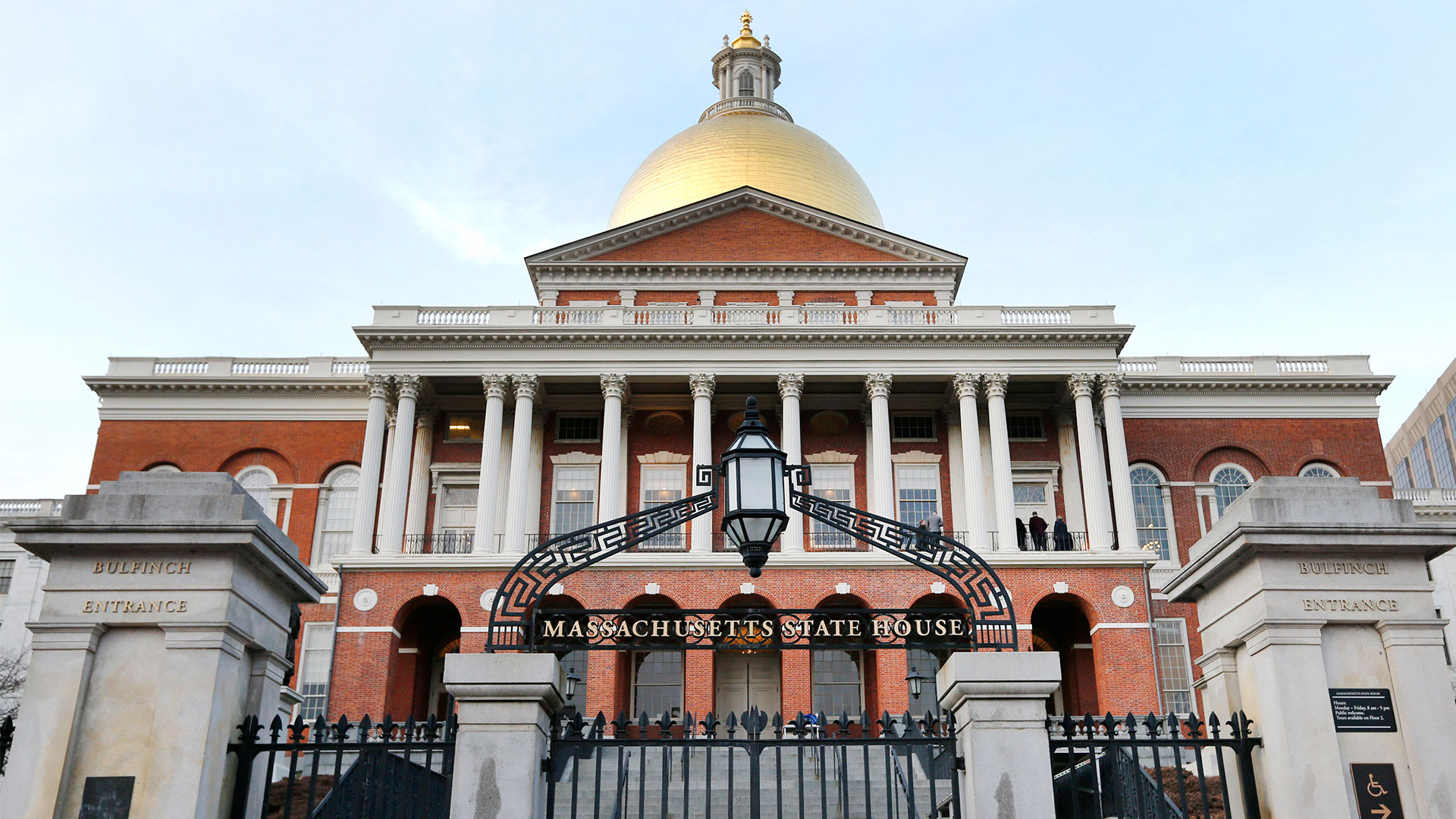 Massachusetts businesses must now disclose salary ranges