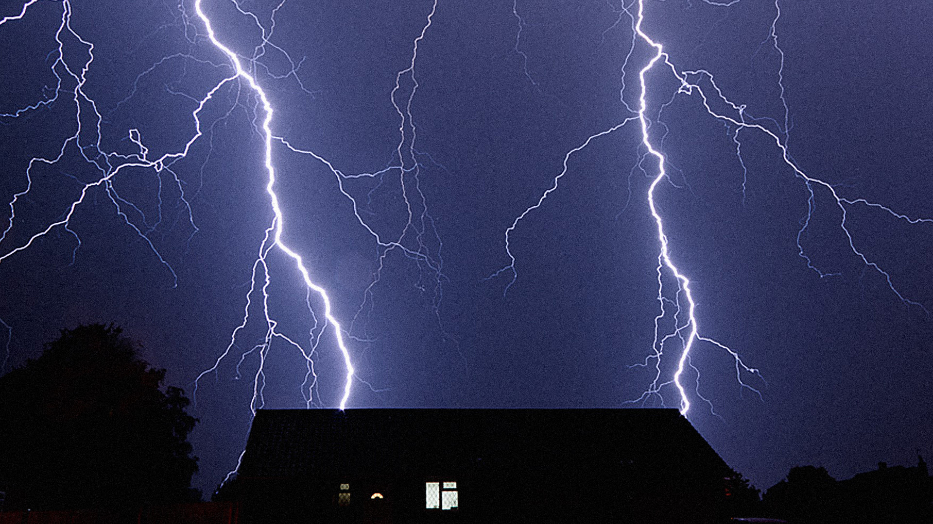 Исследование молнии. Попадание молнии в самолет. Как пройти к молнии. Как пройти к молнии. Линейная молния.