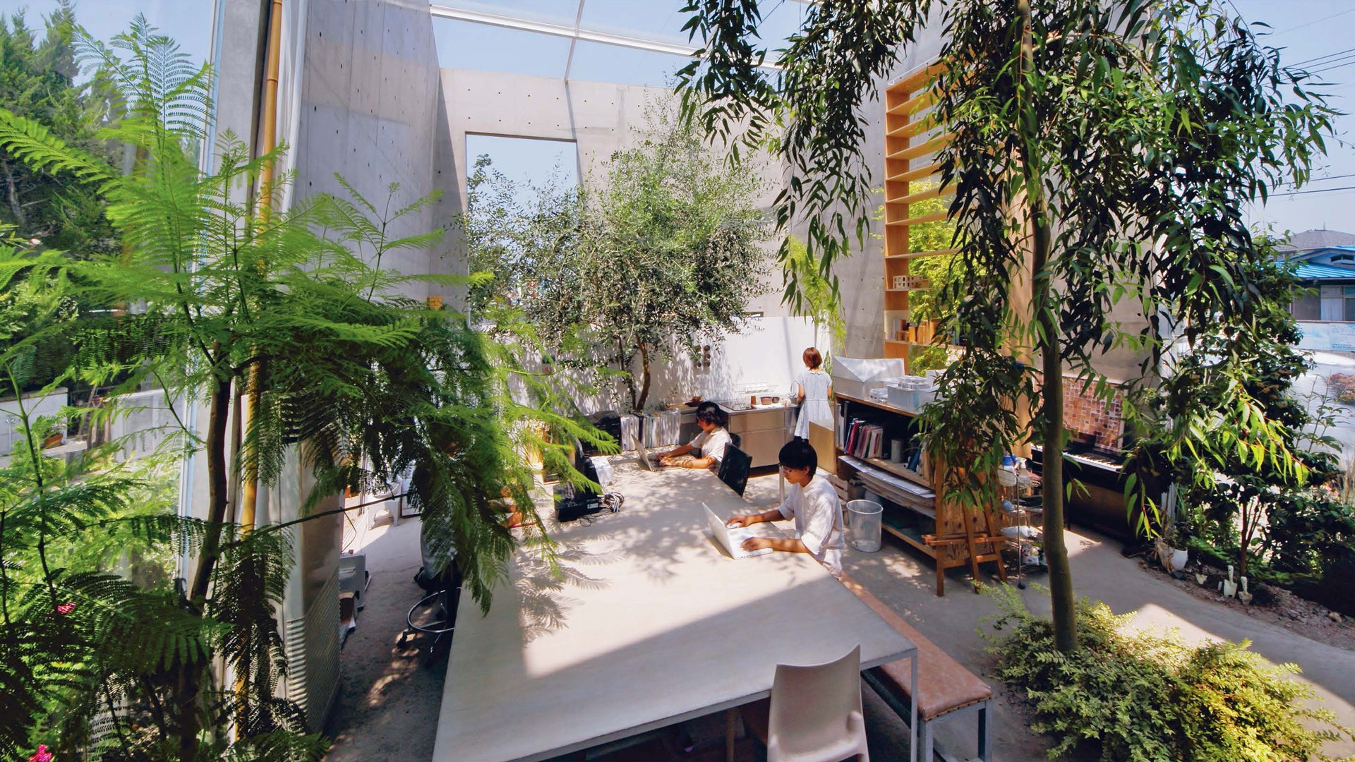アート・デザイン・音楽 STUNNING HOUSES 6 Stunning Houses That Blur The Indoors And Outdoors - Fast Company