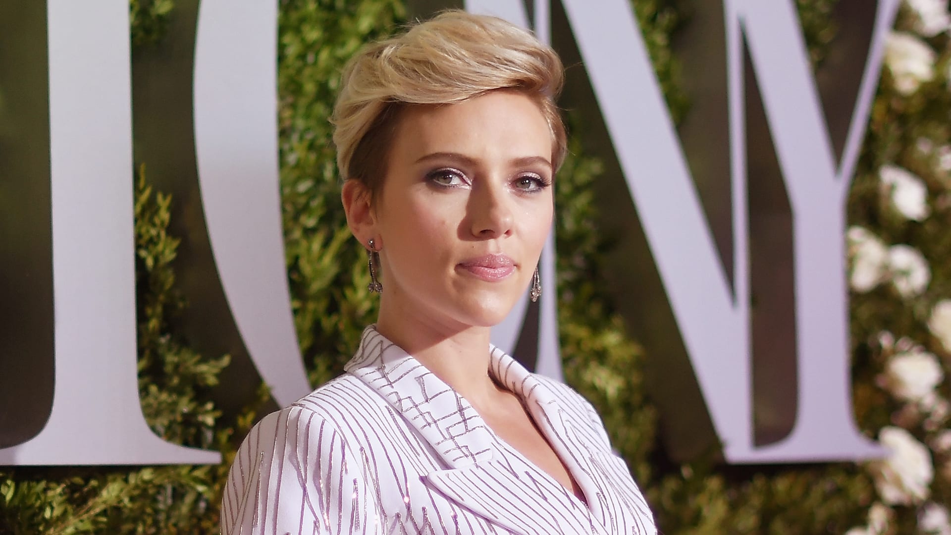 Scarlett Johansson quits trans film 