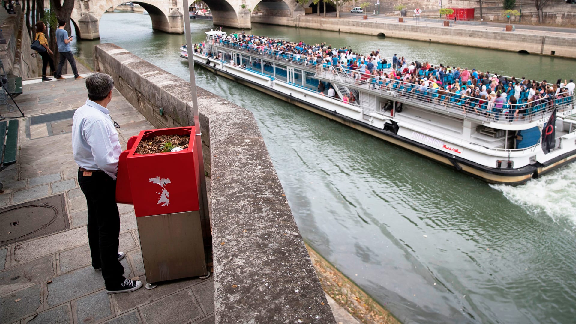 Paris redesigned the urinal, but the real problem is the urinators - Fast  Company