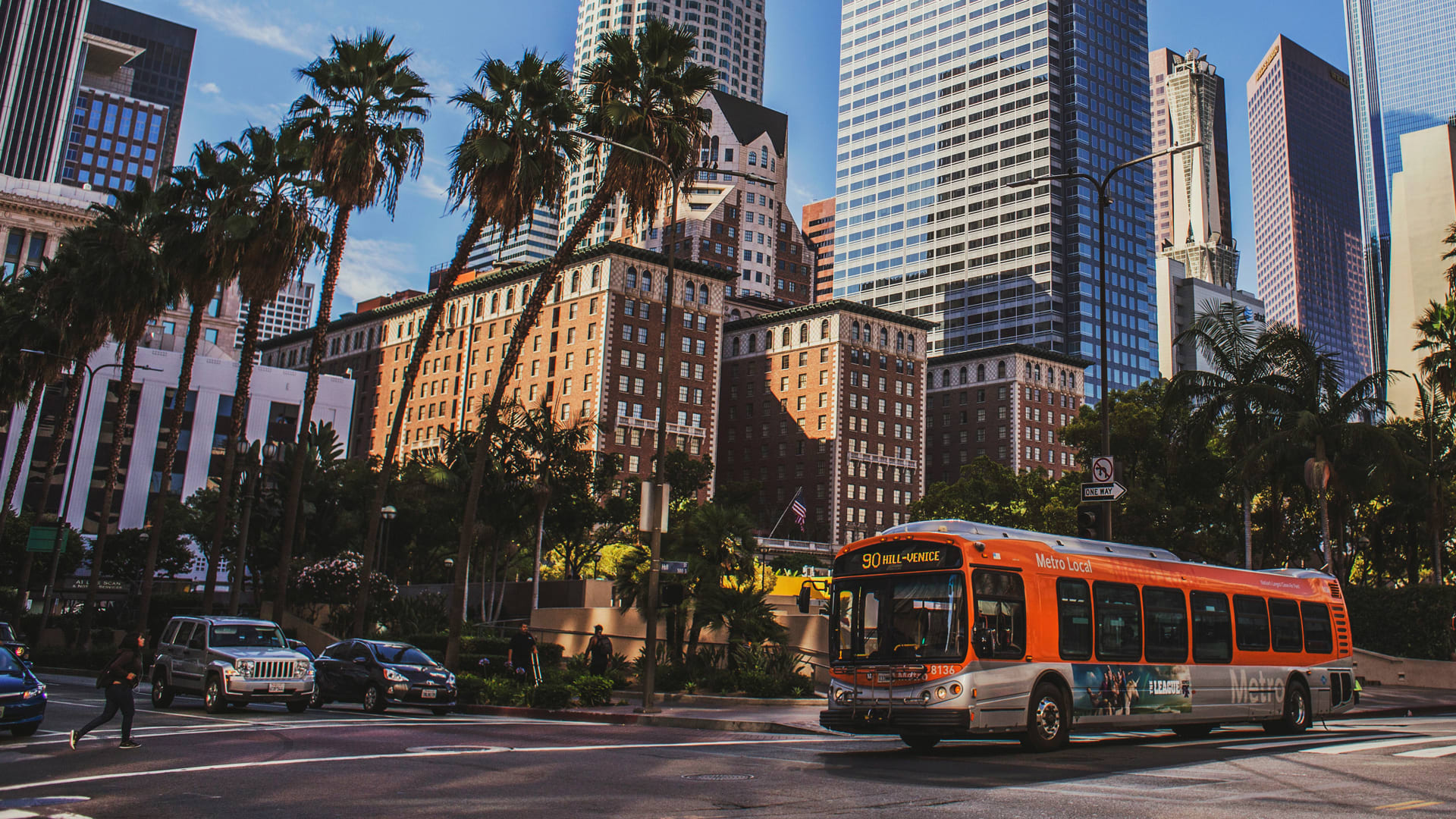 This simple 17-second video makes an incredibly compelling case for bus-only  lanes - Fast Company